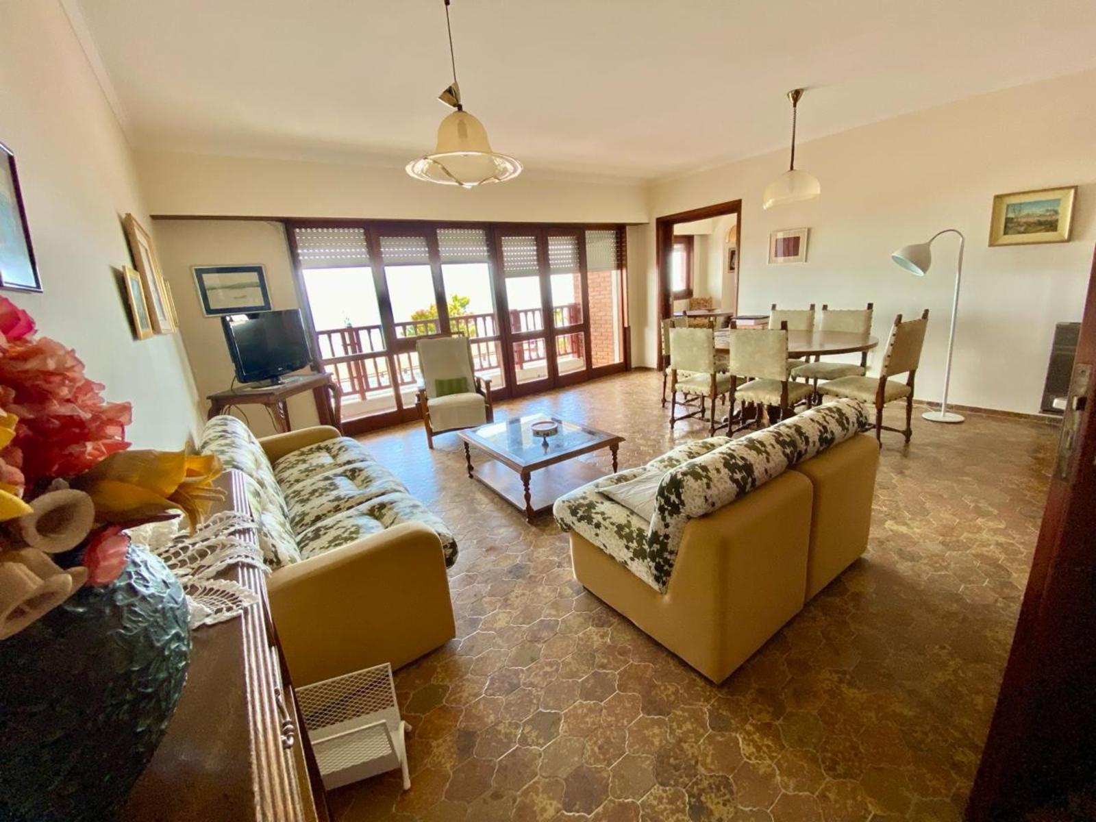 IMPECABLE DEPARTAMENTO 4 DORMITORIOS FRENTE AL MAR