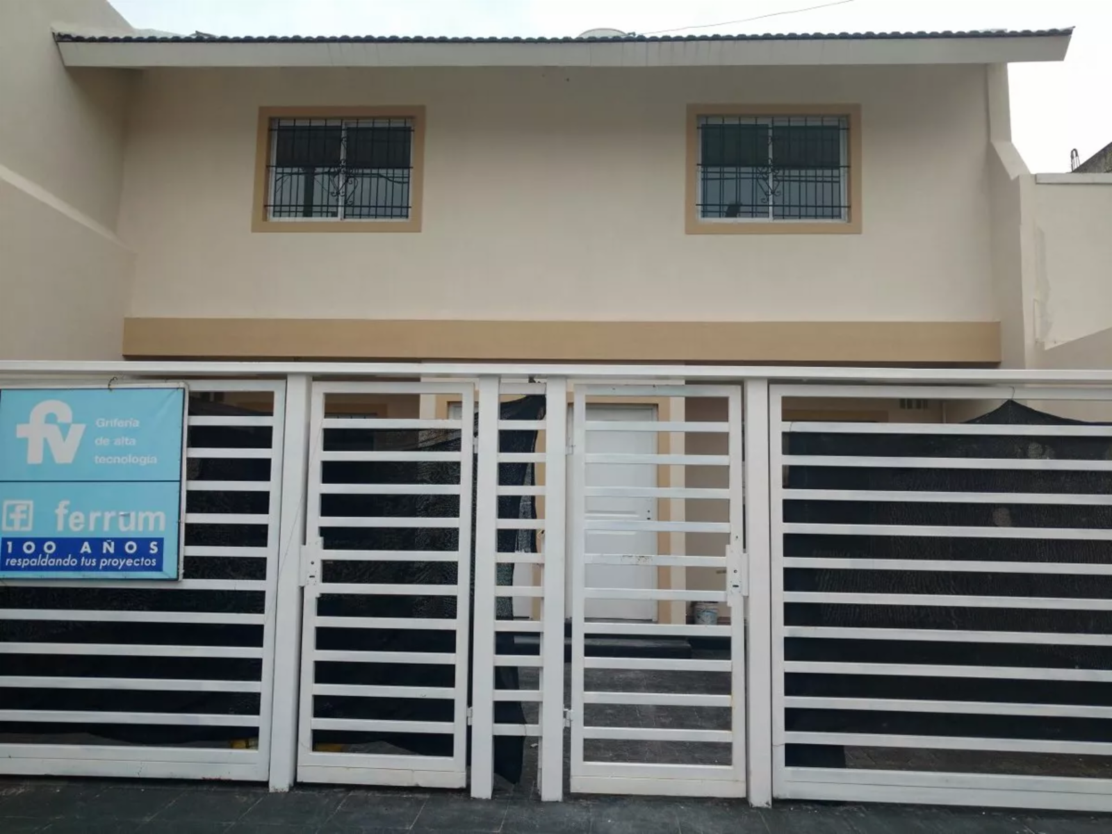 Duplex T/casa 3 Ambientes Con Cochera Y Patio En Ramos Mejía