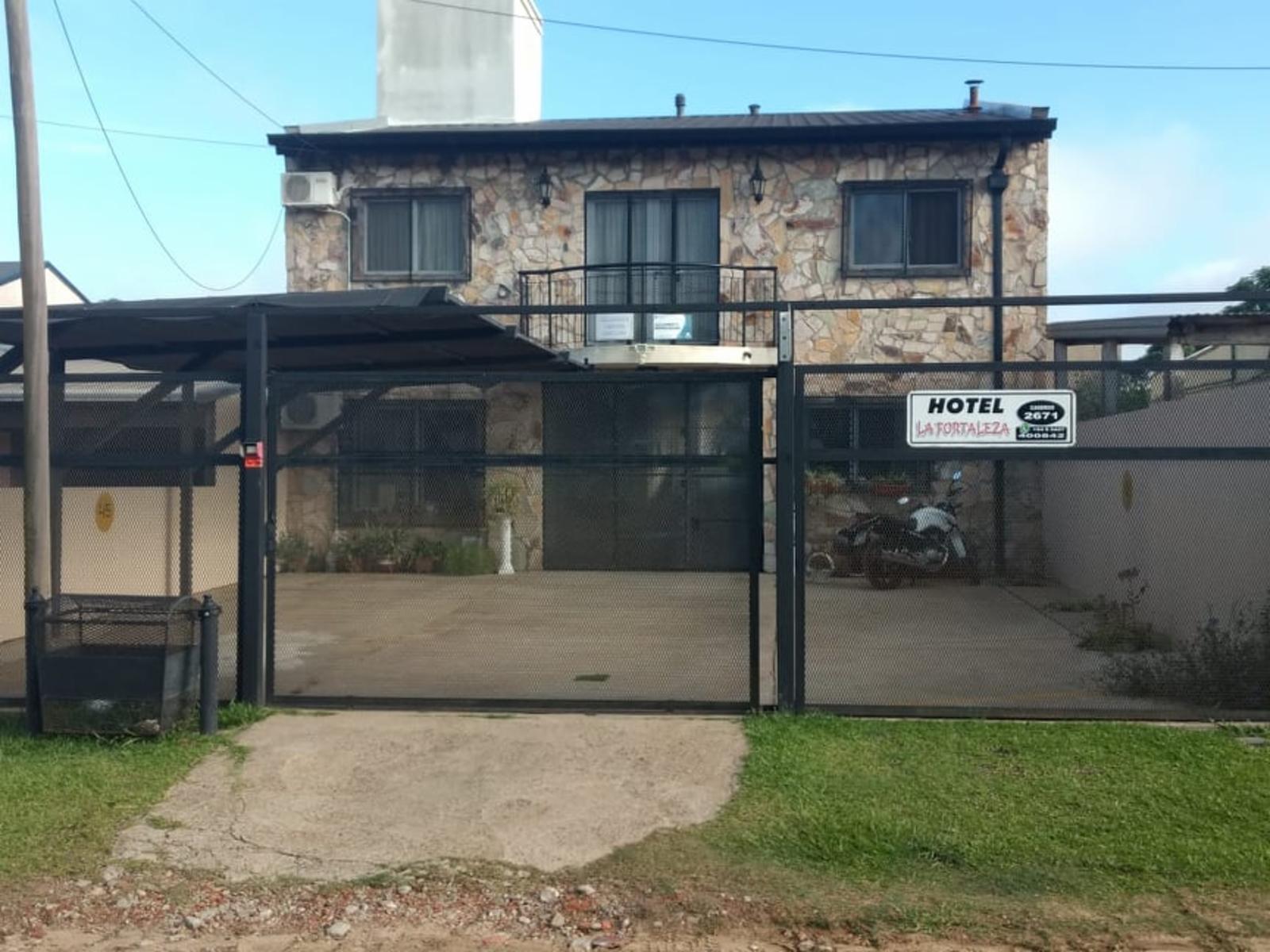 Hotel en San José - E. Ríos