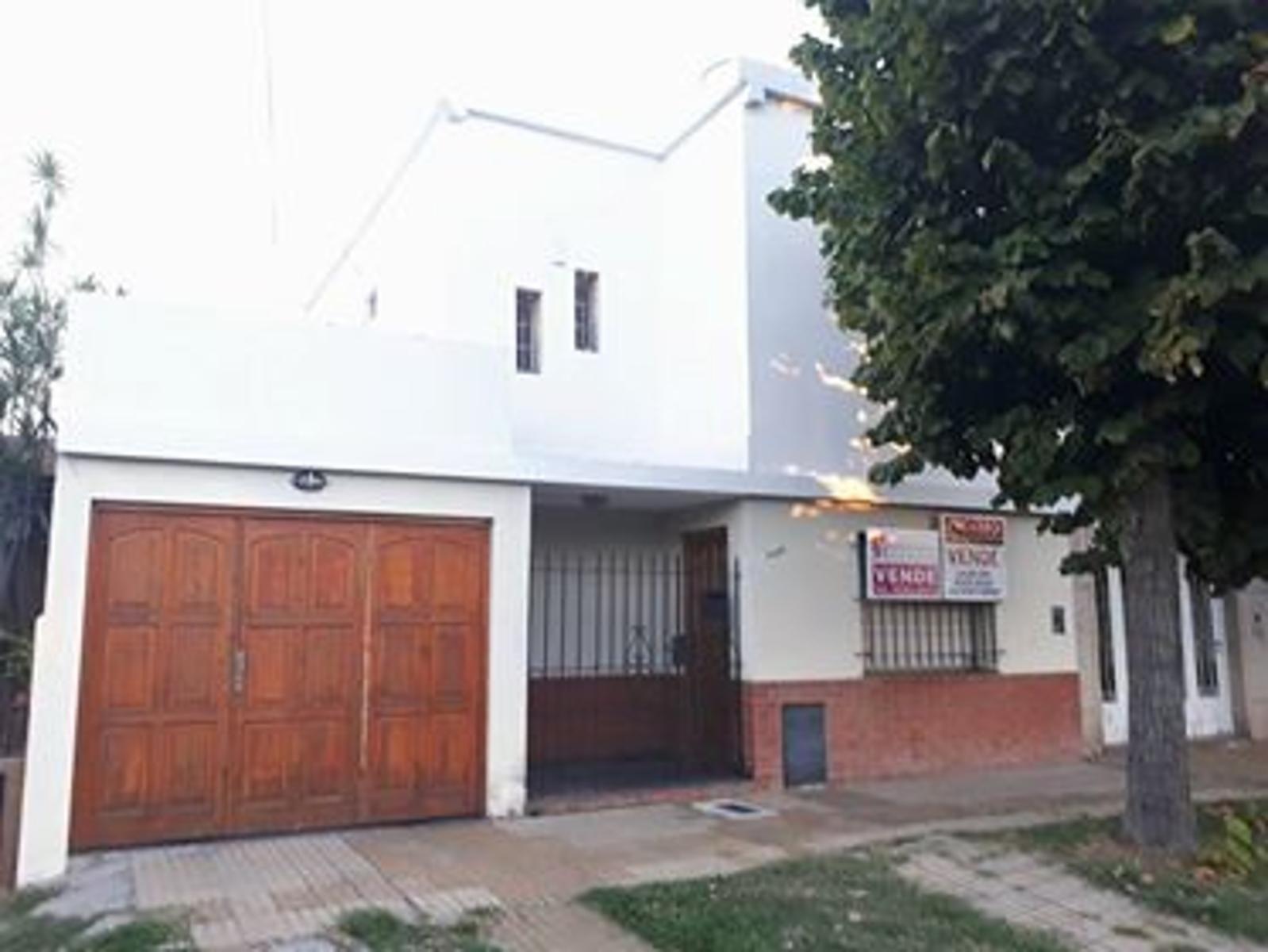 Hermosa casa de 5 ambientes, Quilmes Oeste.