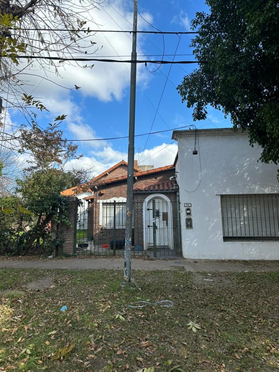 Casa a reciclar en esquina a la venta