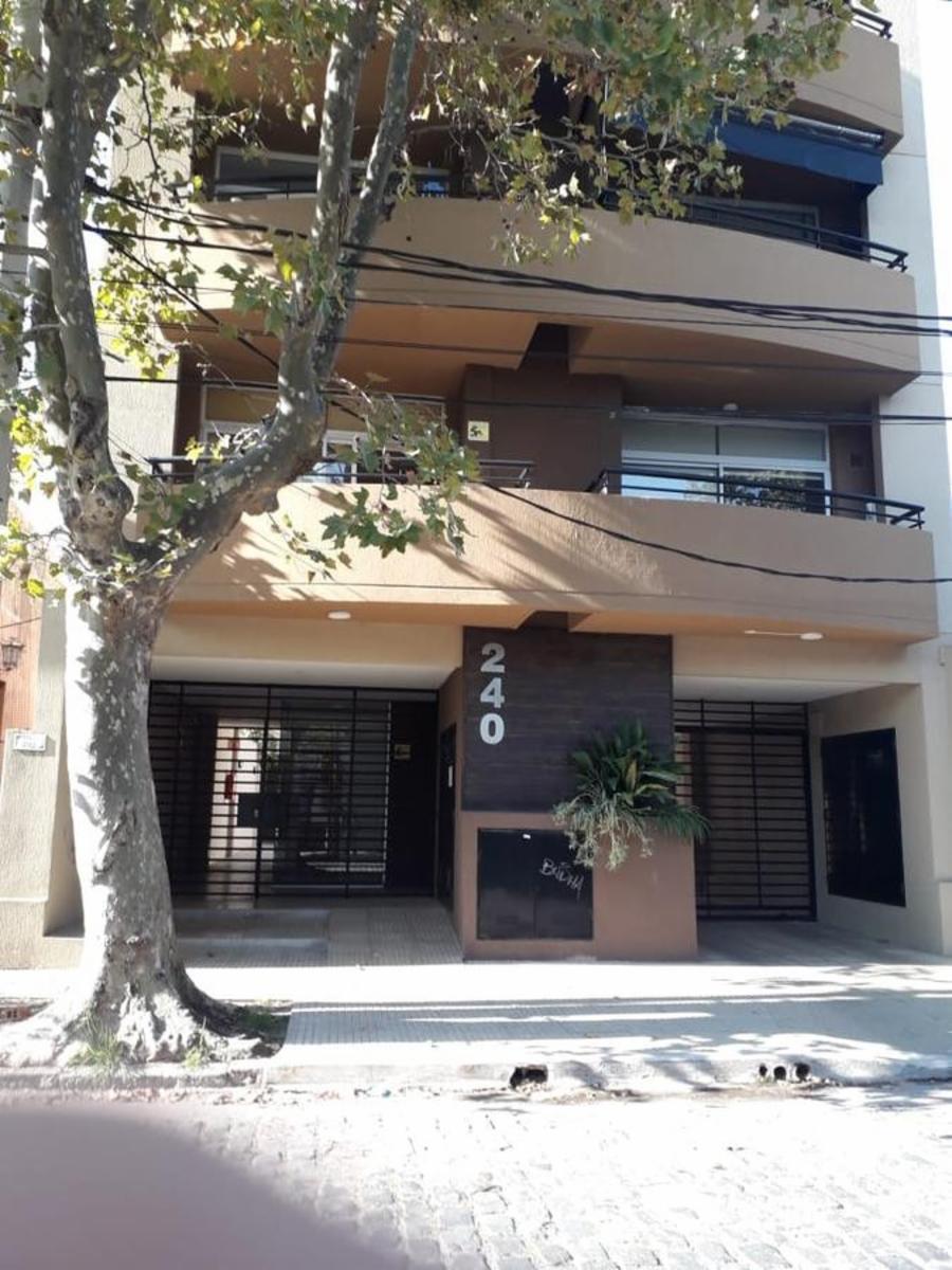 Impecable departamento 2 (dos) ambientes ubicado en 1er piso con vista a calle Lavalle