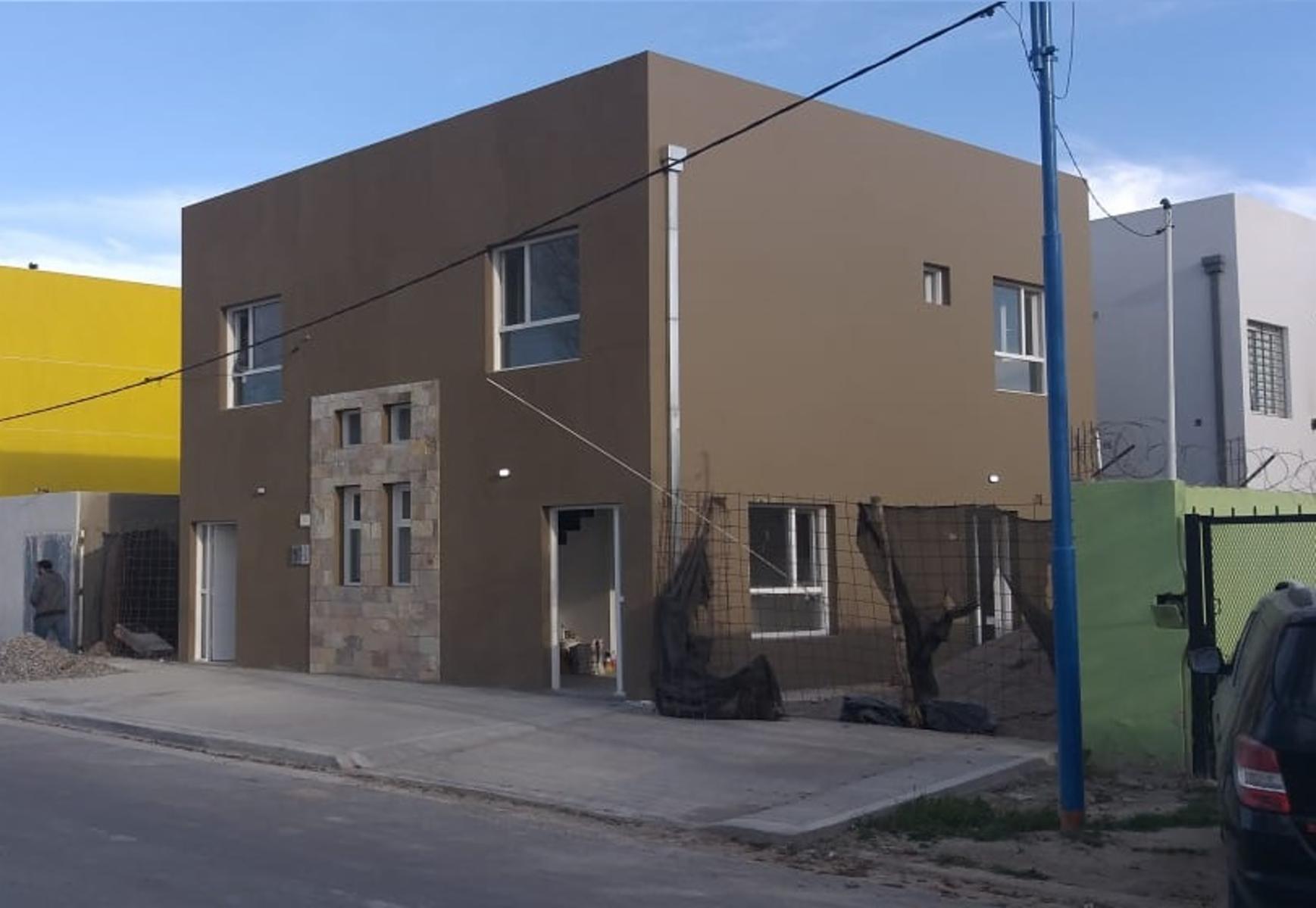 Chubut y Jujuy, fente al canal · General Roca — foto 3