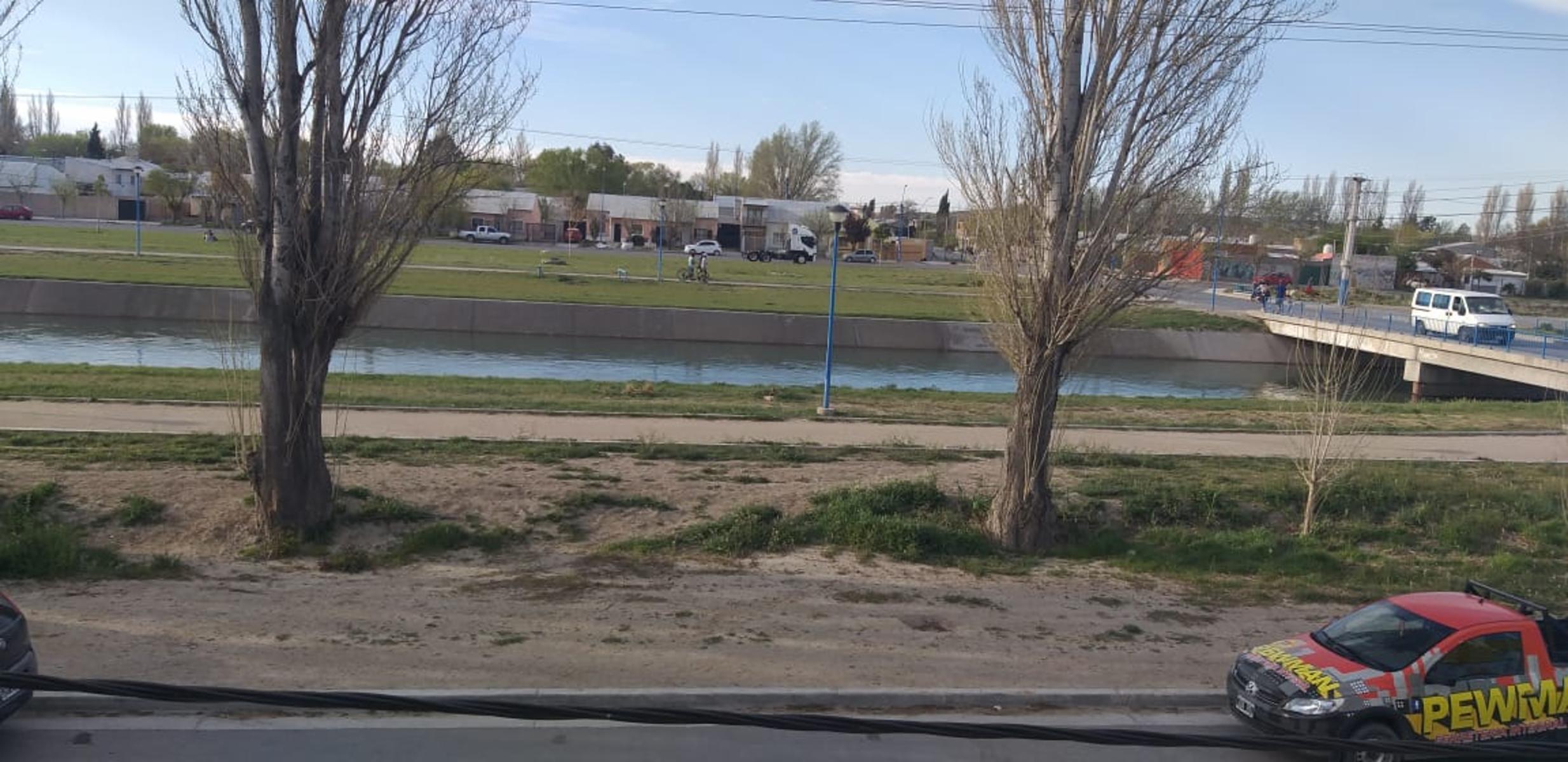 Chubut y Jujuy, fente al canal · General Roca — foto 8