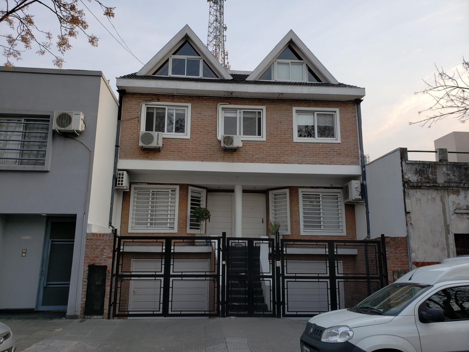 Duplex 4 ambientes + Playroom + Fondo + garage - IMPECABLE