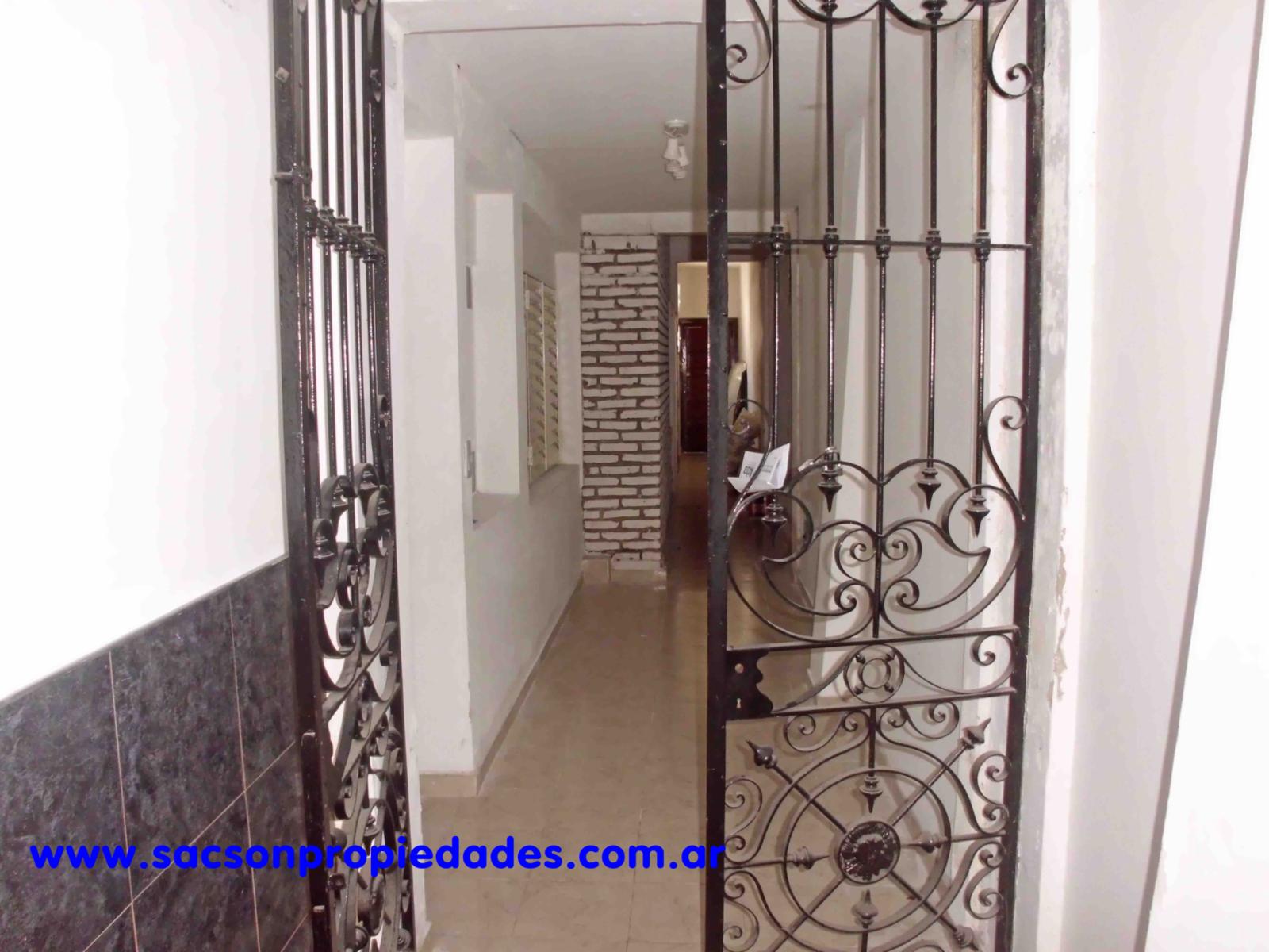 V519 Moron Venta Departamento 2 ½ amb. a cuadras Estacion