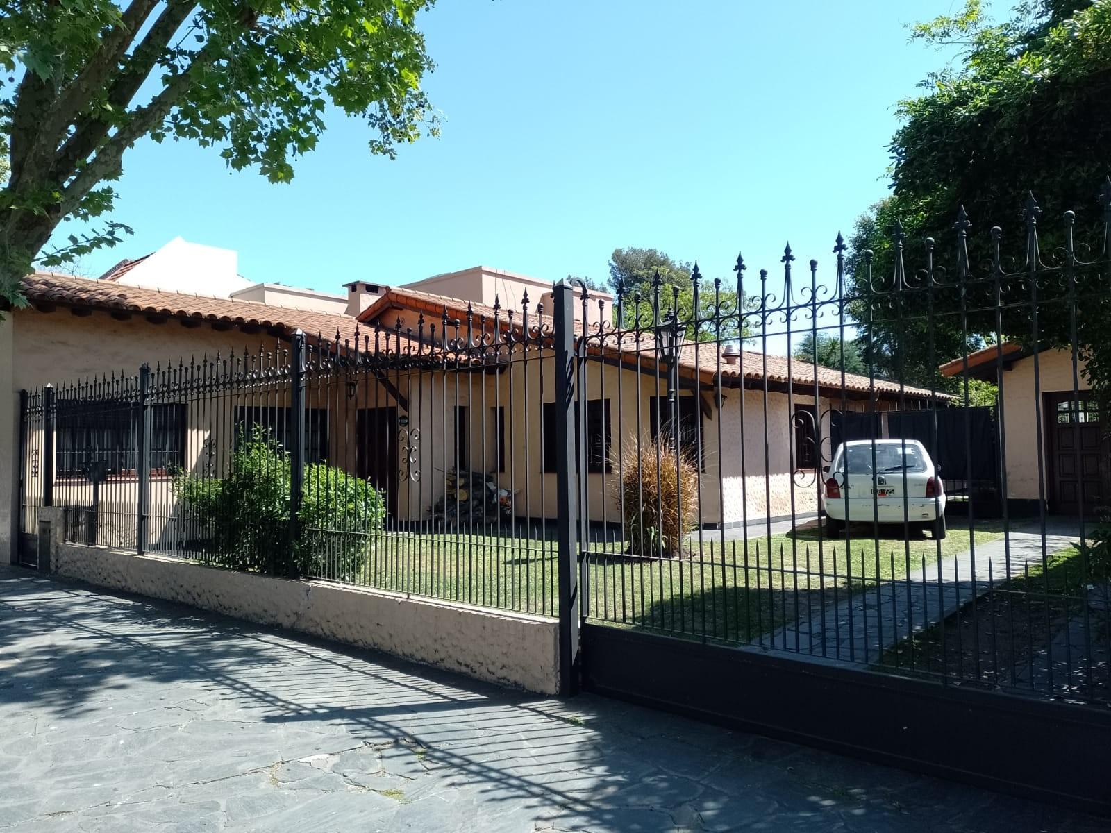 Venta de importante chalet en Adrogué