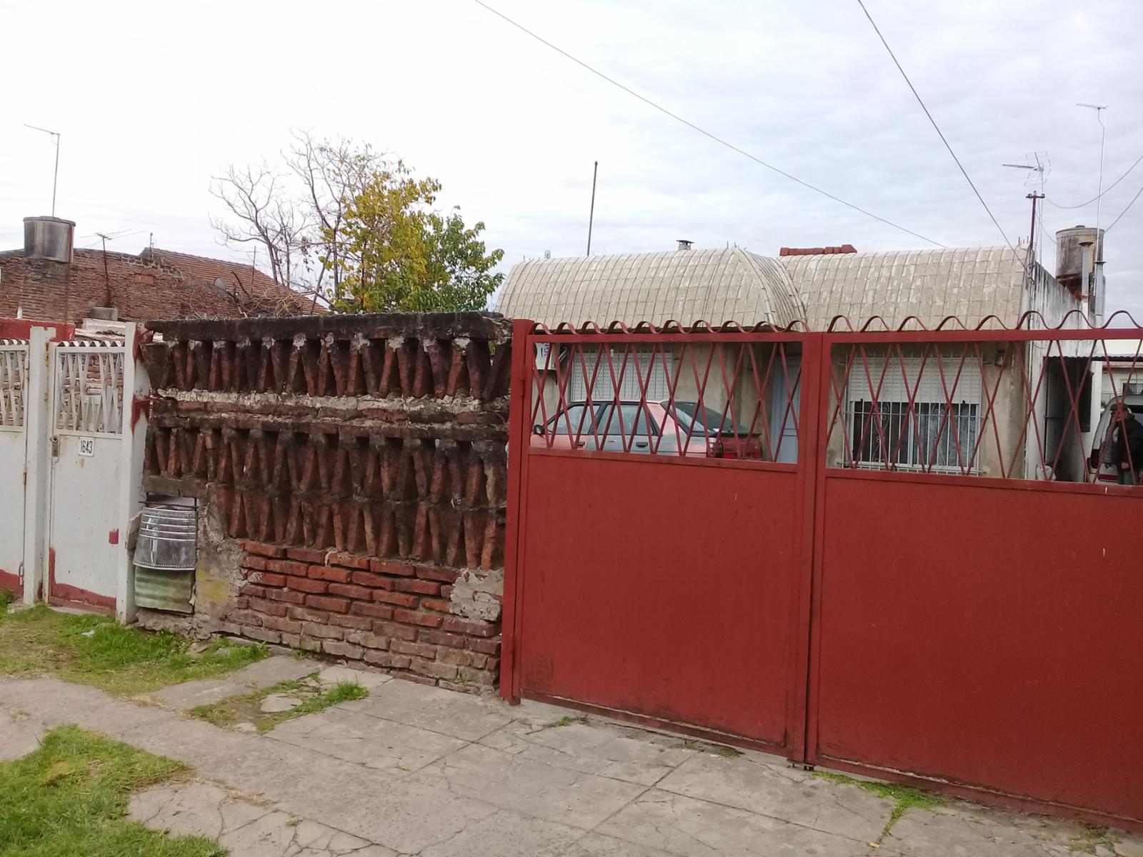 CASA AMERICANA,EN LOTE DE 15X50