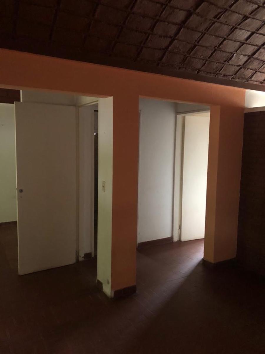 Casa 2 dormitorios, cochera, amplio terreno, Calle 19 entre 2 y 106 · Mercedes — foto 3