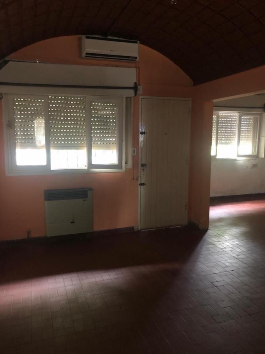 Casa 2 dormitorios, cochera, amplio terreno, Calle 19 entre 2 y 106 · Mercedes — foto 4
