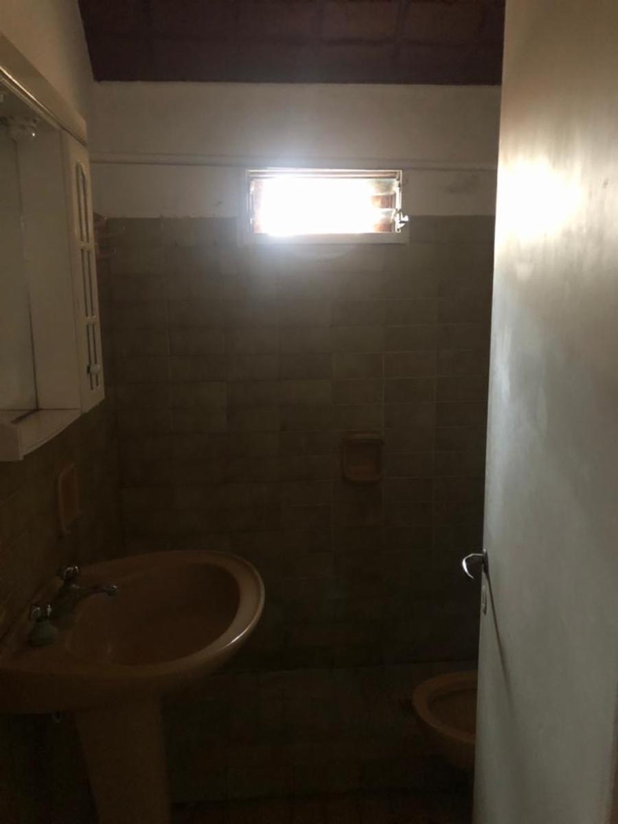 Casa 2 dormitorios, cochera, amplio terreno, Calle 19 entre 2 y 106 · Mercedes — foto 5