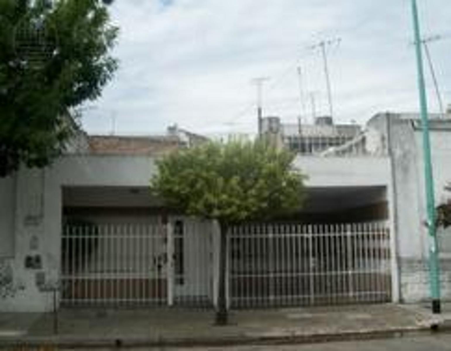 CASA/LOTE , 4 AMB CON PATIO, TERRAZA  Y ESPACIO GUARDACOCHE , USAB 2, 8.66 X 17.32 MTS
