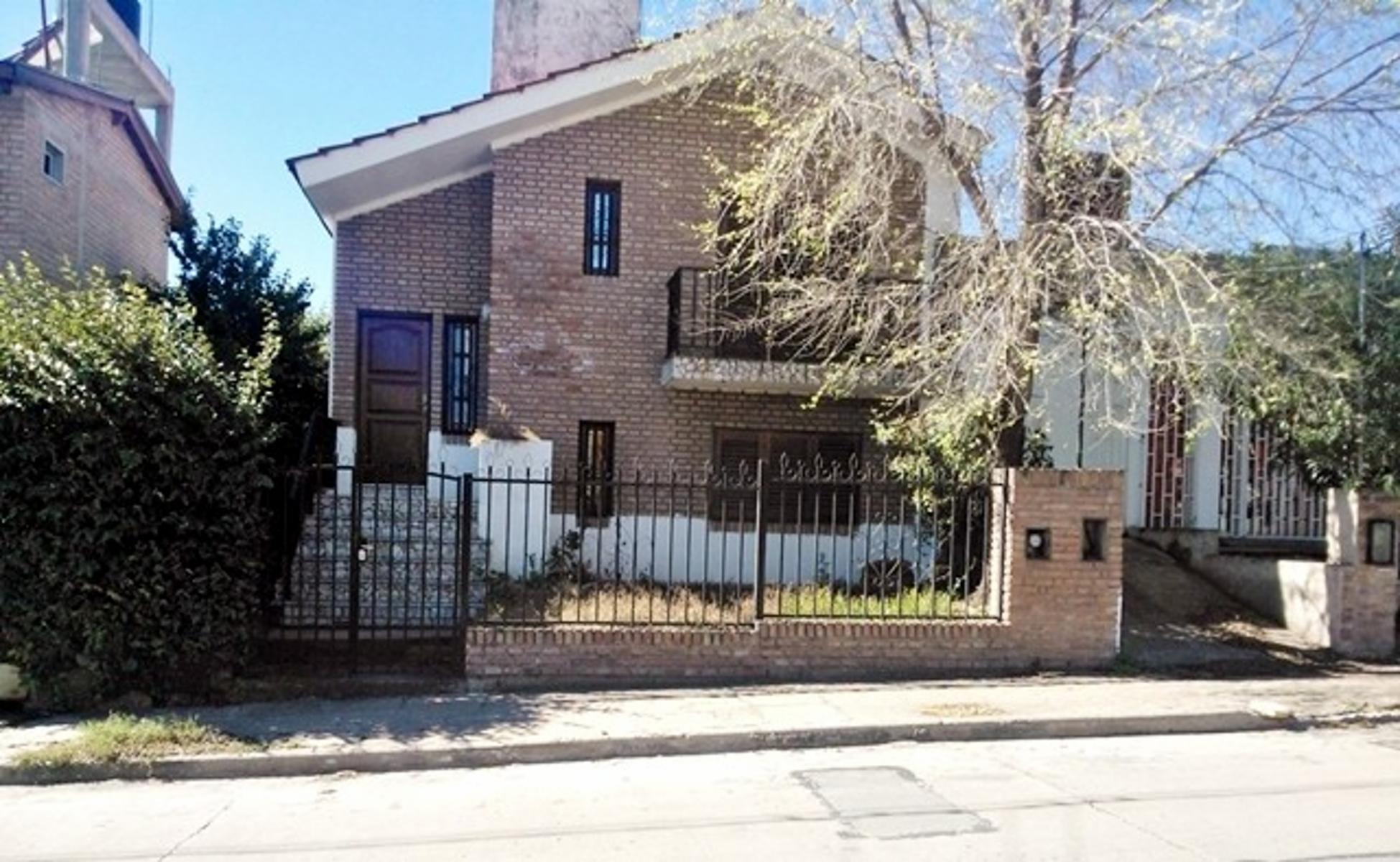 Casa en PH ubicada sobre calle Intendente García