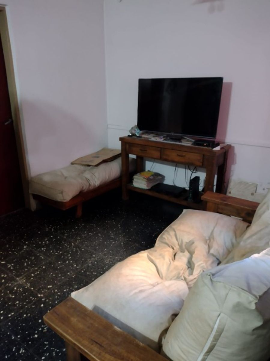 R O Uruguay 558 · Morón — foto 3