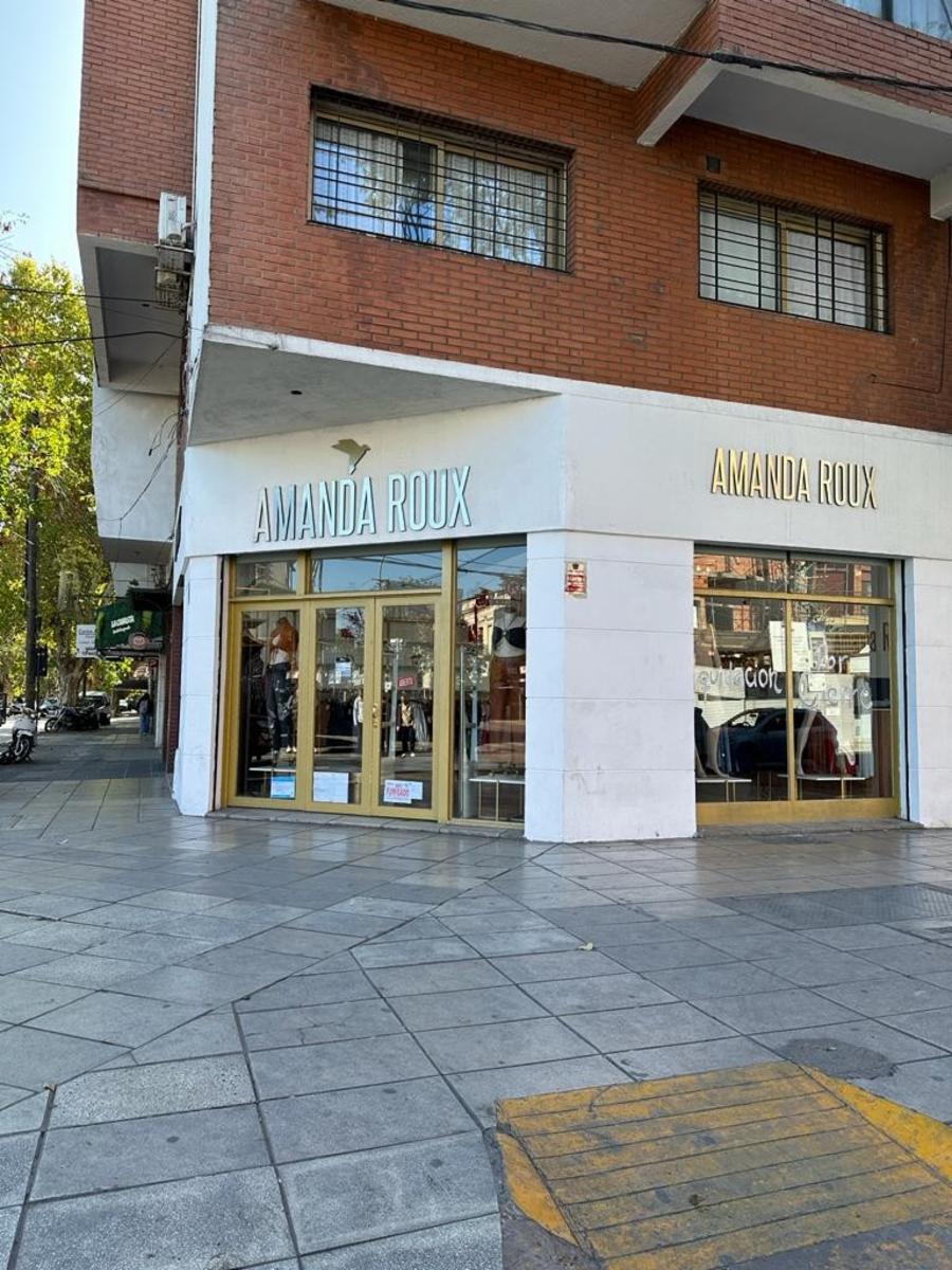 Local en venta en San Miguel, esquina