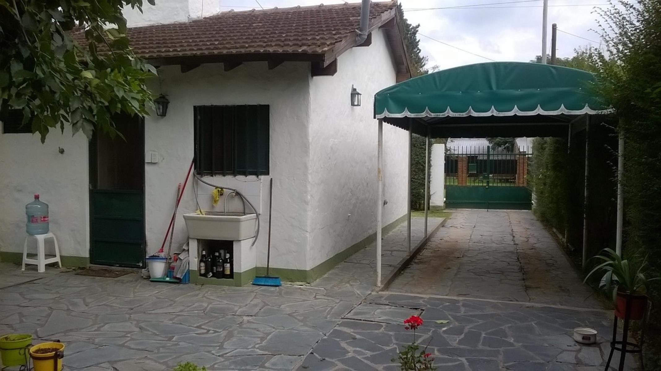 CASA TRES AMB.PARQUE PILETA.APTA CREDITO BANCARIO!!!

LOTE 10X36M

BOMBA SUMERGIBLE

POZO ABSORVENTE

GALPON