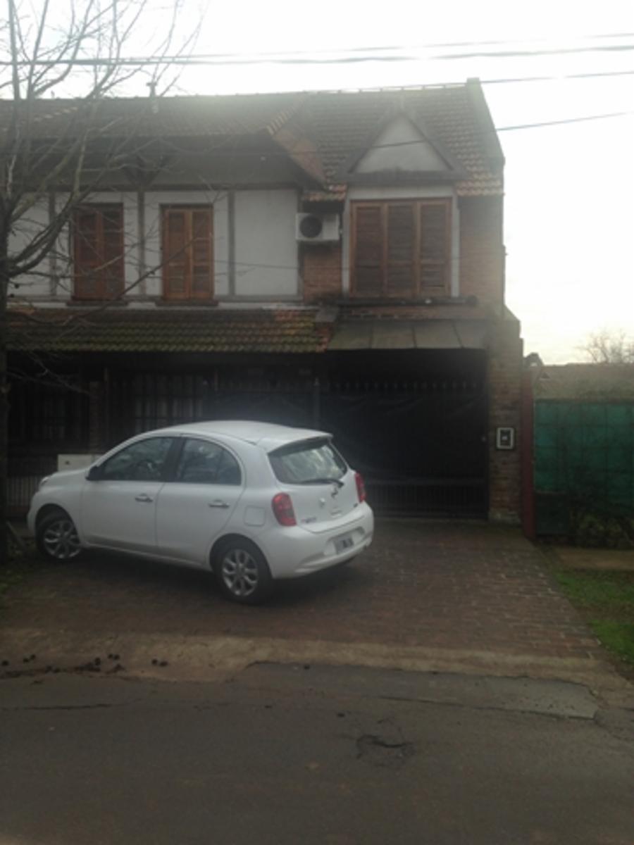 Excelente Triplex Con Garage En Bella Vista