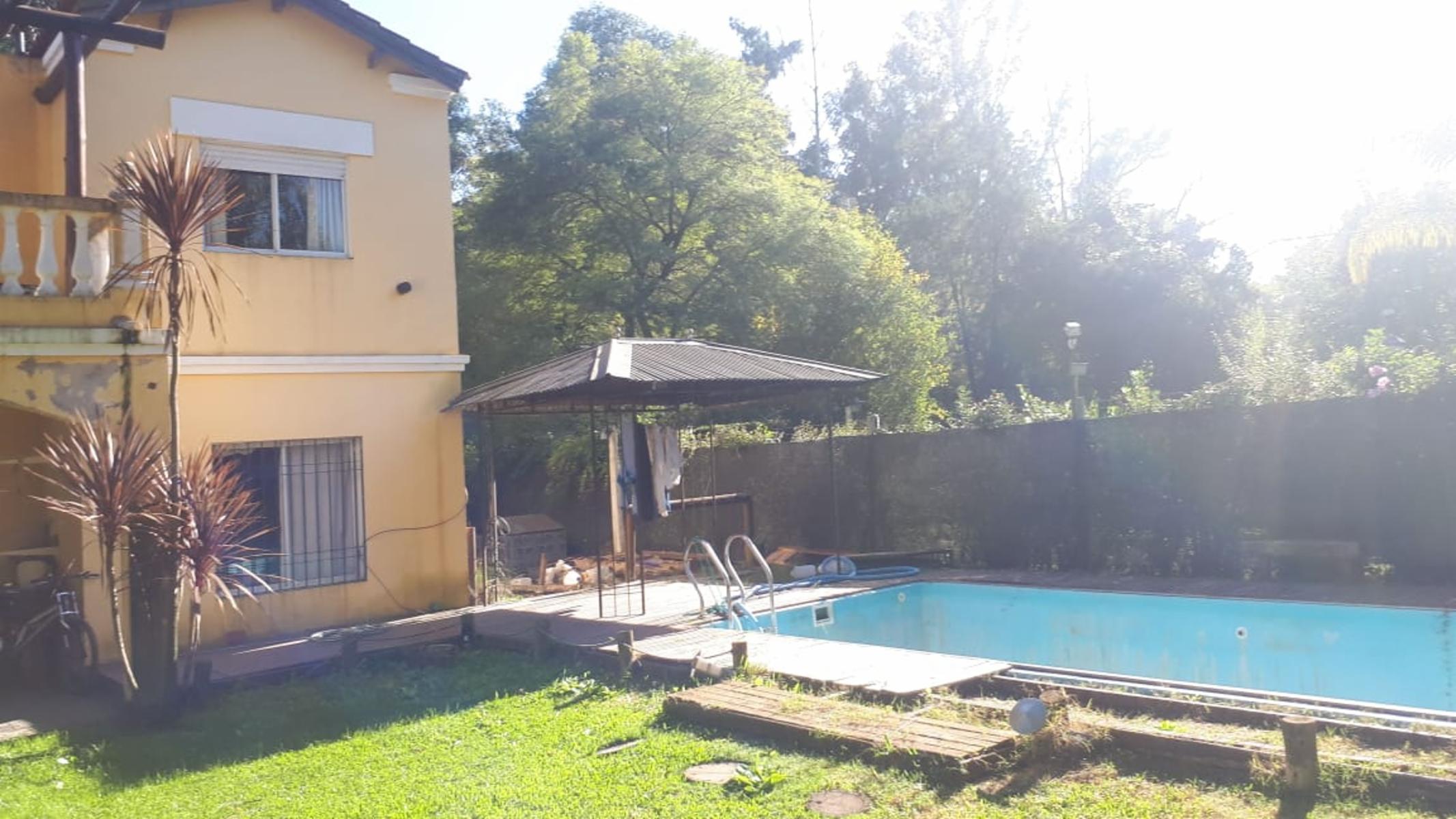 Excelente casa 4 Amb Con piscinas, Quincho y Parrilla