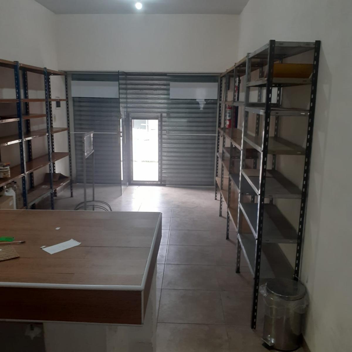 VICENTE LOPEZ al 2200 · Morón — foto 4