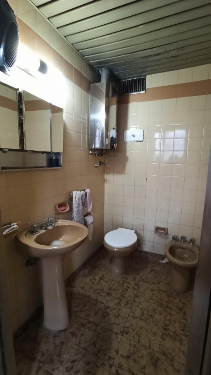 ESQUIU 2340 · Lanús — foto 9