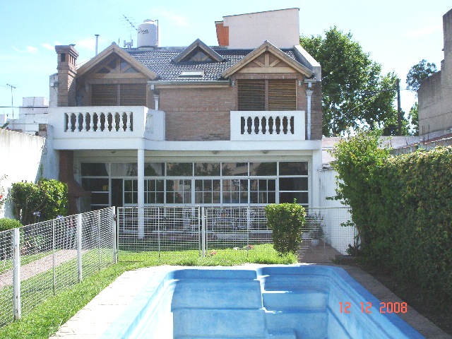 Casa 4 amb en venta , Gge3 autos, fondo libre, piscina, quincho  V. Lugano
