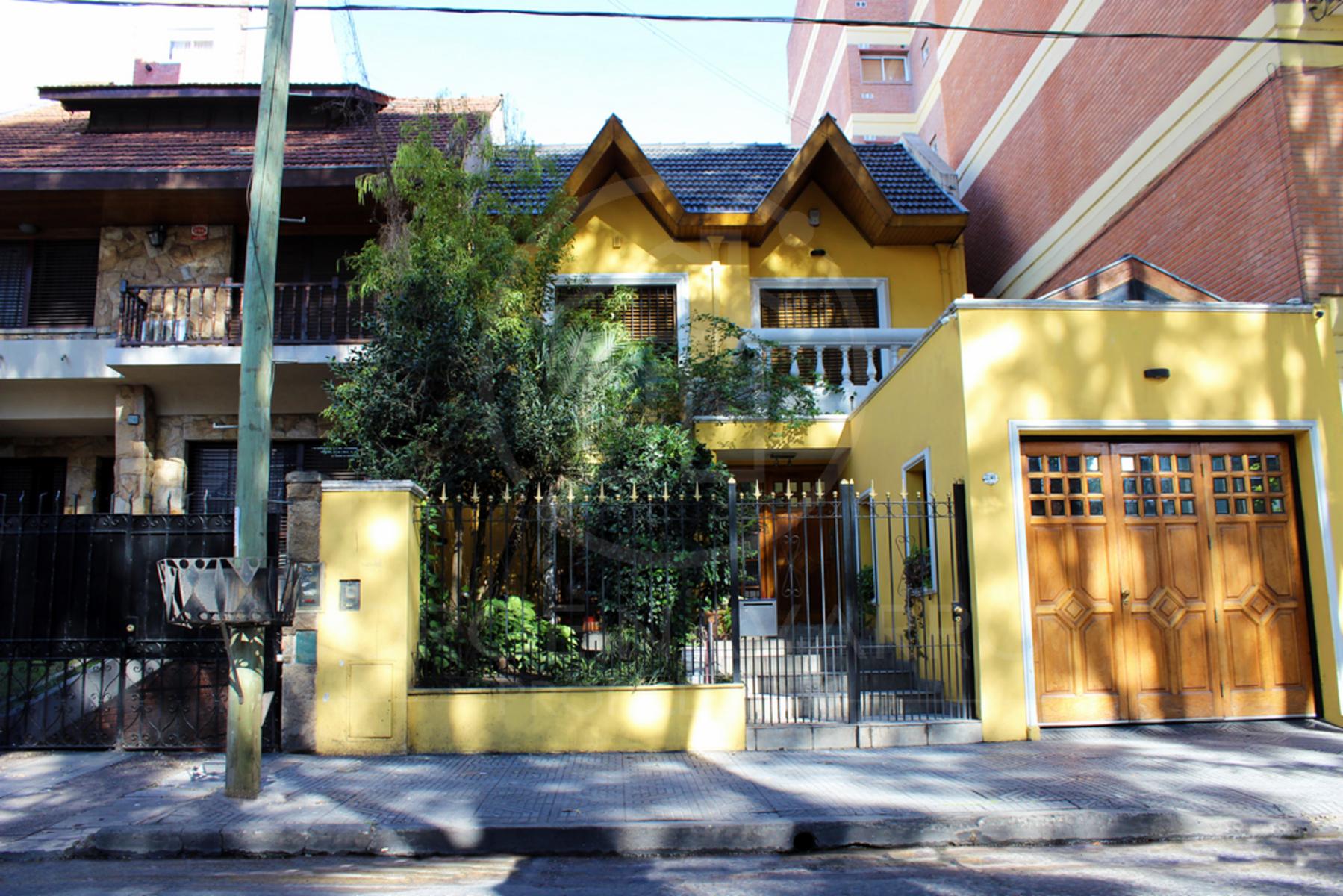 Chalet de categoria - 5 ambientes - Cerrito 2246 - San Martin Centro
