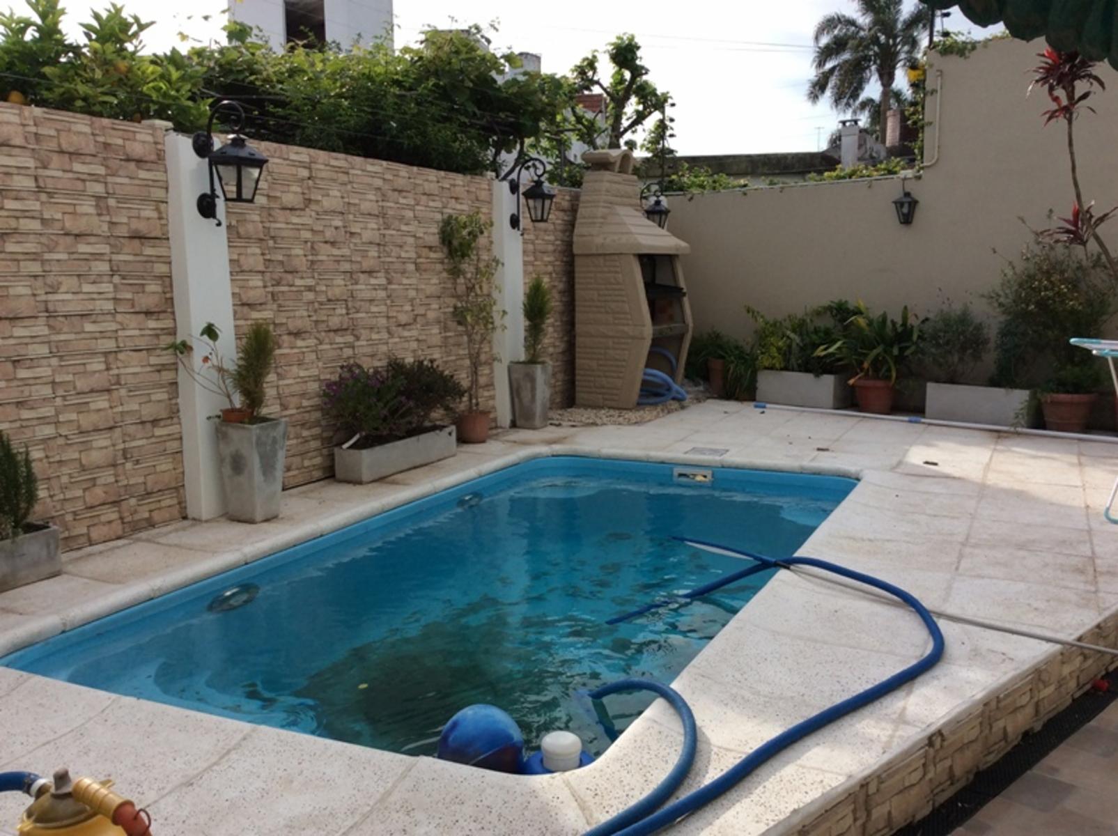 Increible casa en la mejor zona Villa Sarmiento con exquisitos detalles de terminacion A 3 cuadras av. Rivadadavia y a 1 de Av. Gaona.