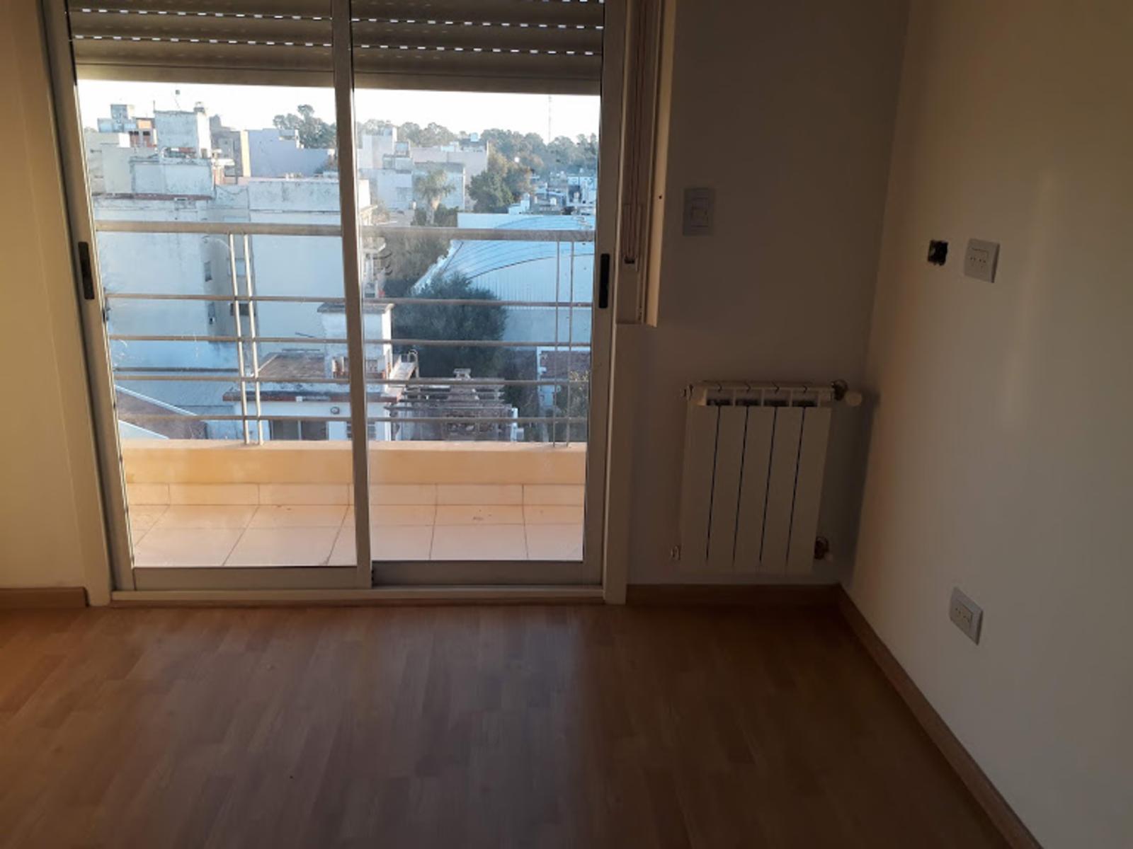 URUGUAY 3043 · Tres De Febrero — foto 14