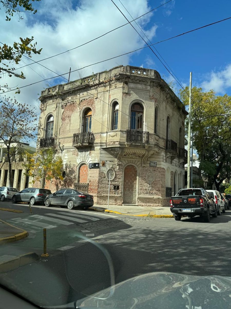 Fray Cayetano Rodriguez 649 · Flores — foto 3
