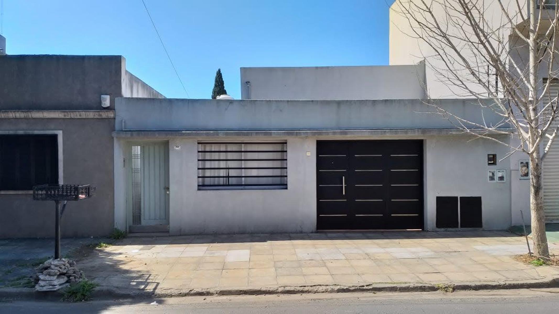 PH 3 Amb. PB c/Cochera Patio y Jardin