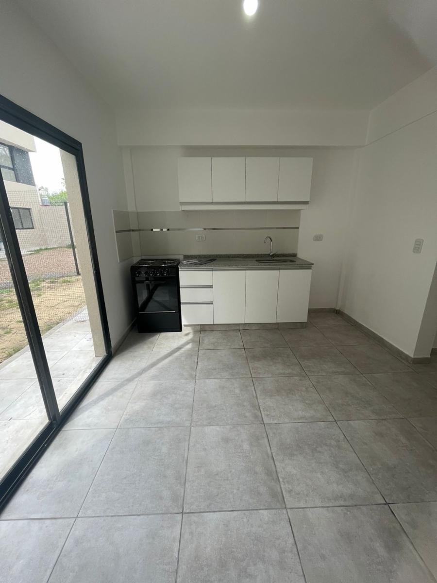 Dúplex a estrenar 3 ambientes al frente  con cochera y patio. Muy luminoso. NUEVO VALOR