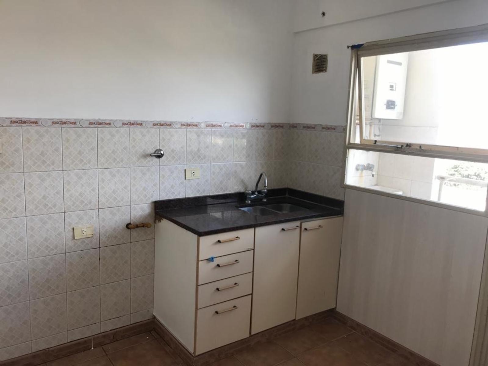 Av Hipolito Yrigoyen 700 · Quilmes — foto 3