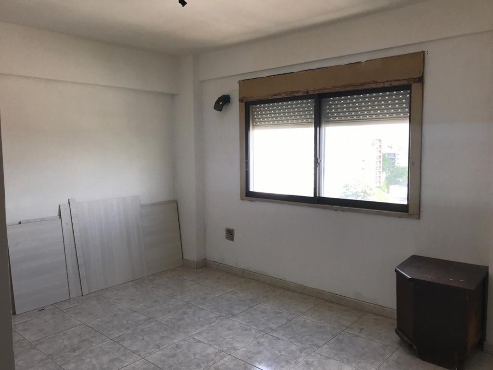 Av Hipolito Yrigoyen 700 · Quilmes — foto 8