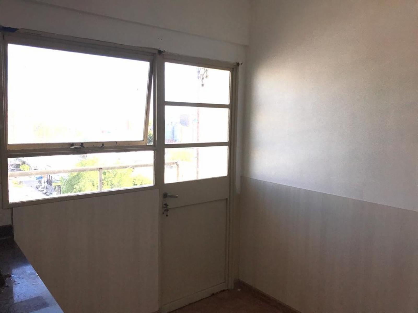 Av Hipolito Yrigoyen 700 · Quilmes — foto 9