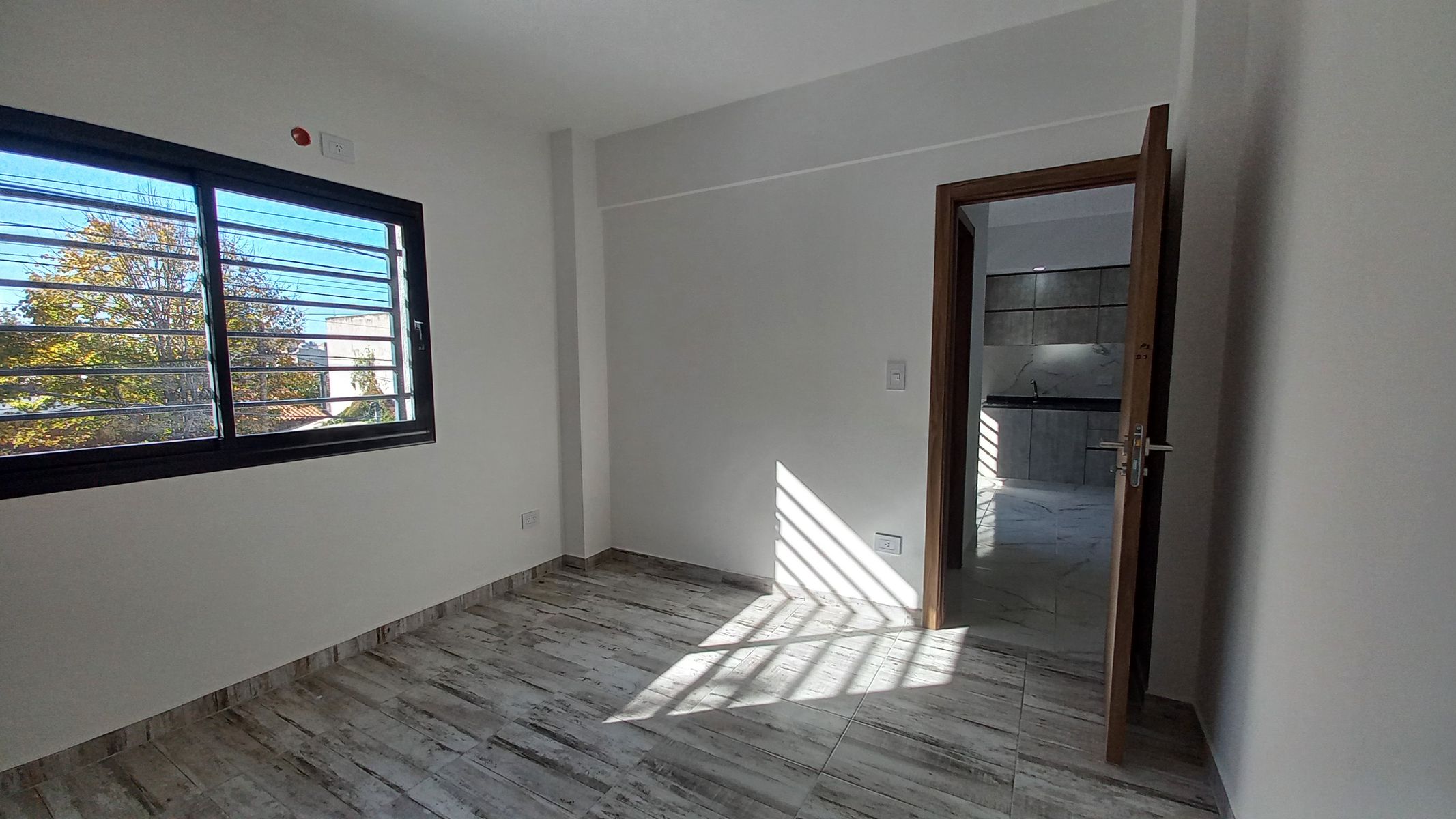 LLAVALLOL 960 · Lanús — foto 5