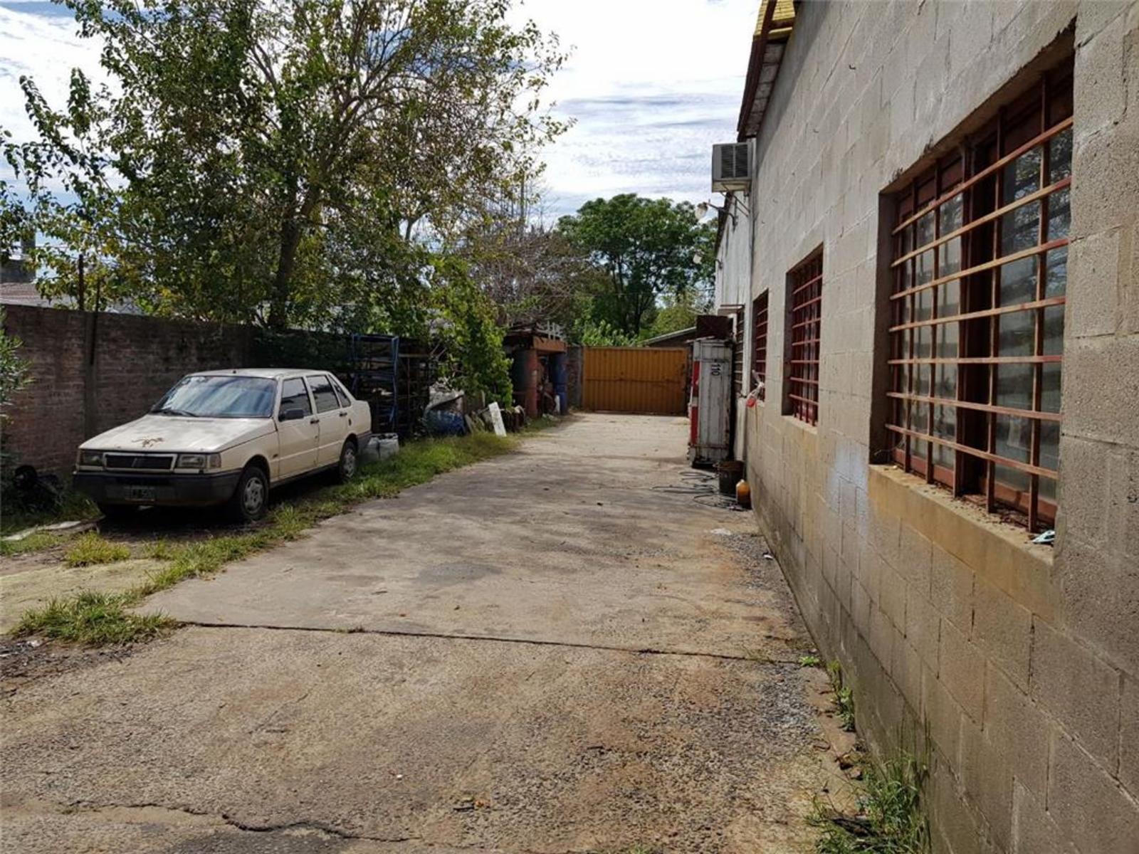 Jose M Estrada 300 · Moreno — foto 9