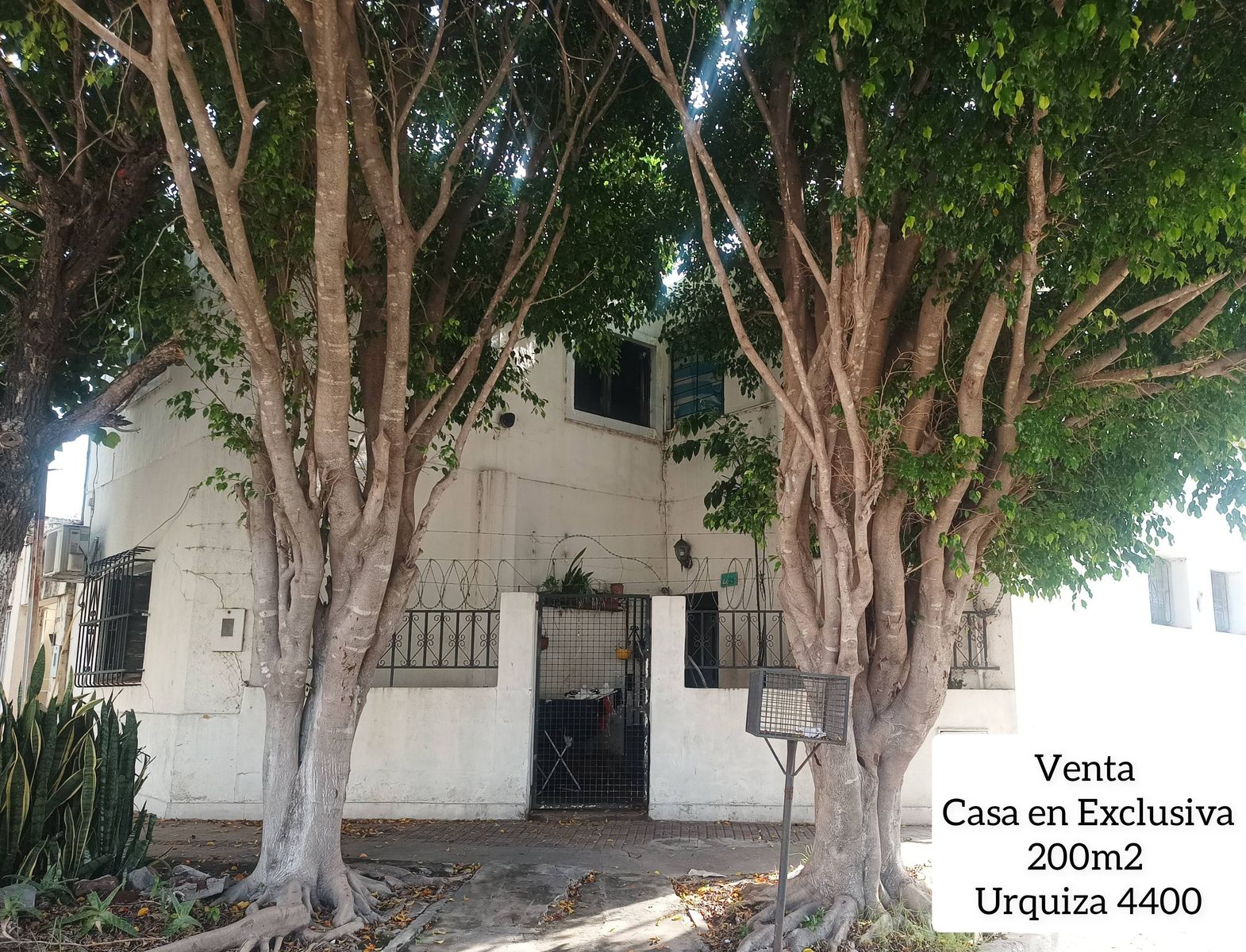 EN VENTA CASA EN ESQUINA URQUIZA 200M2