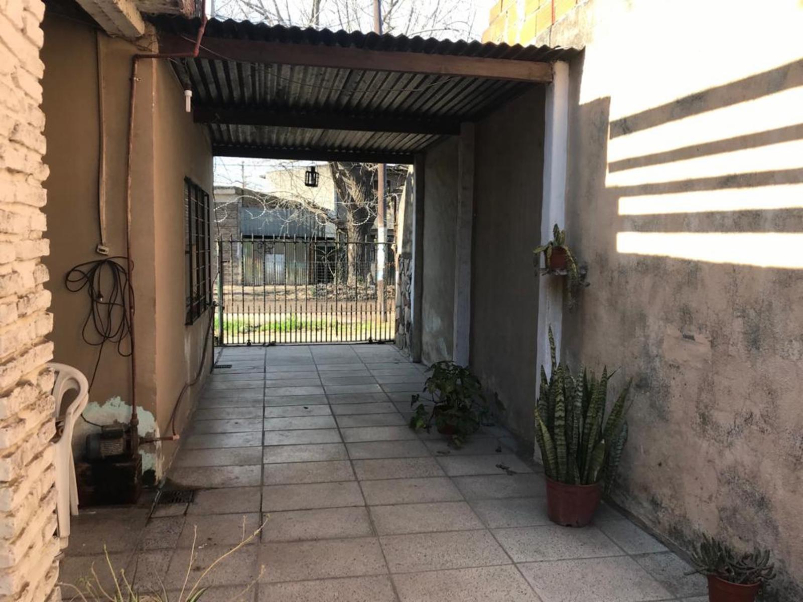 Lisandro de La Torre 1200 · Moreno — foto 7