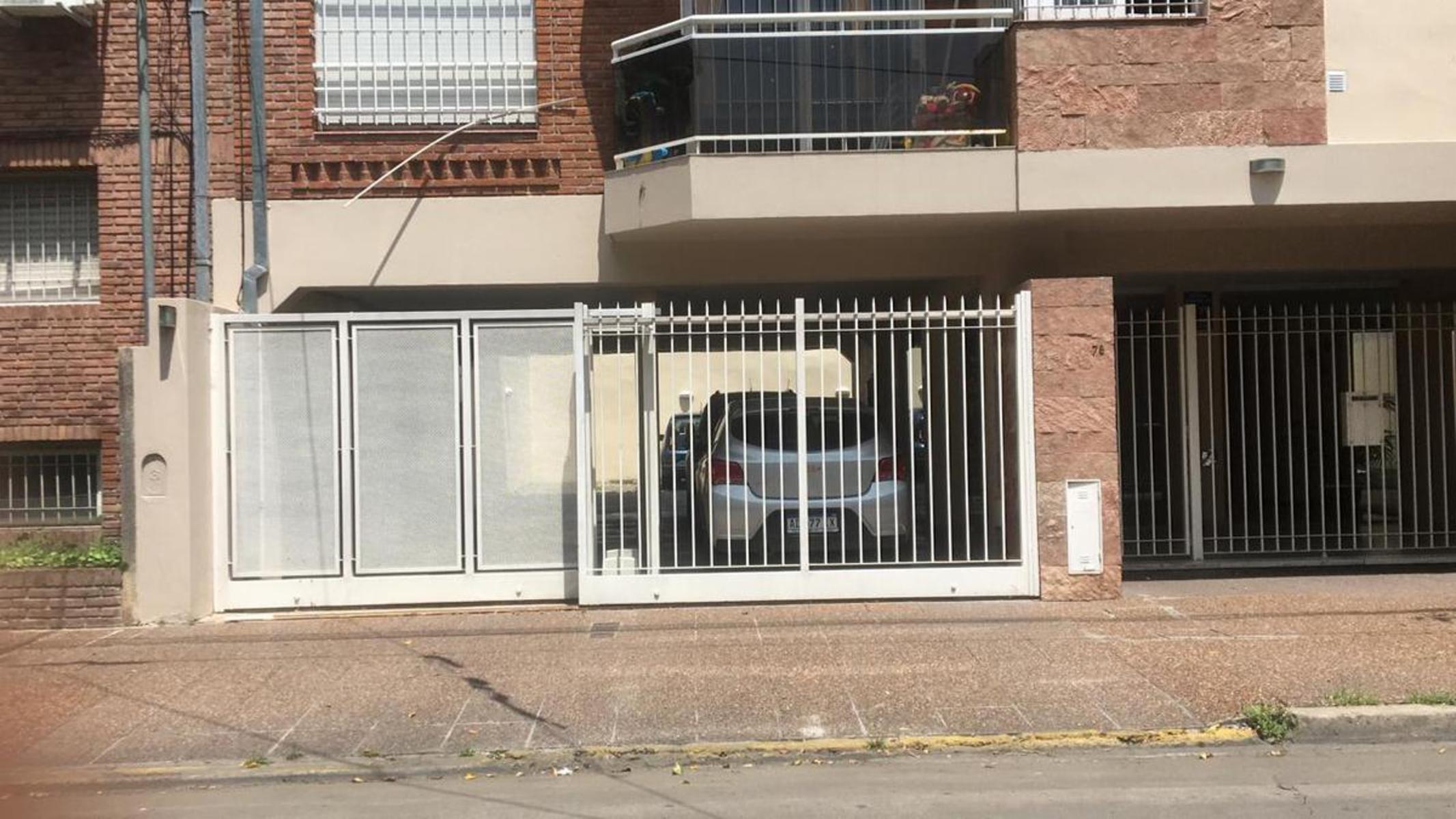 2 Cocheras descubiertas en venta sobre Vélez sarfield 70