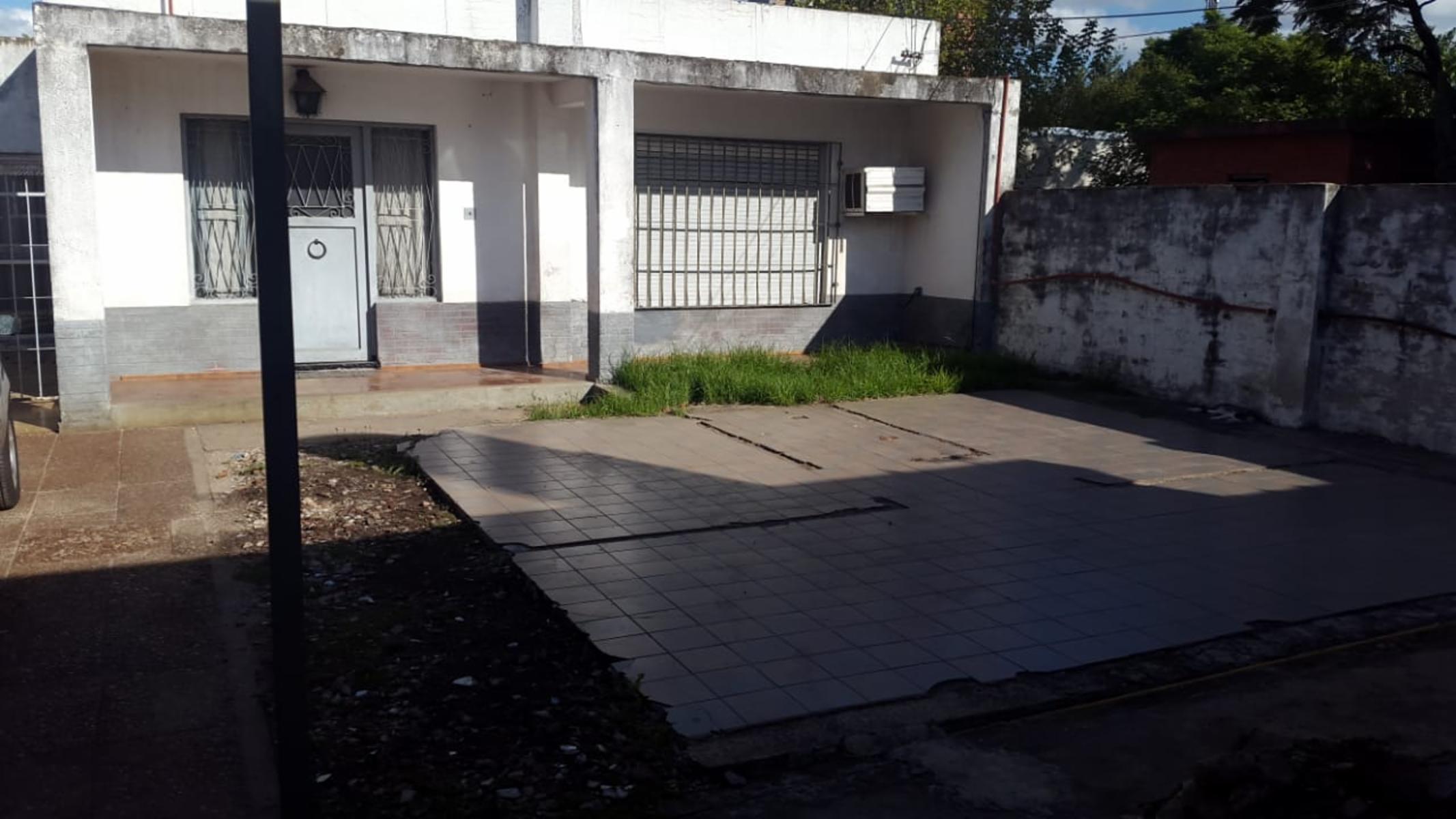 Avellaneda al 2300 · Morón — foto 19