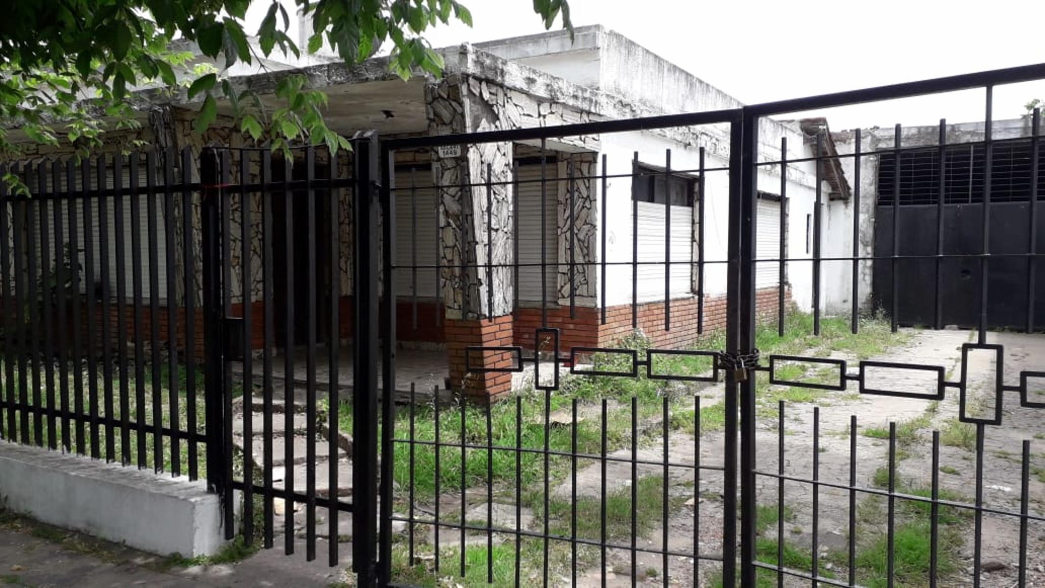Casa 3 amb entrada 3 autos, patio + Deposito 100mts