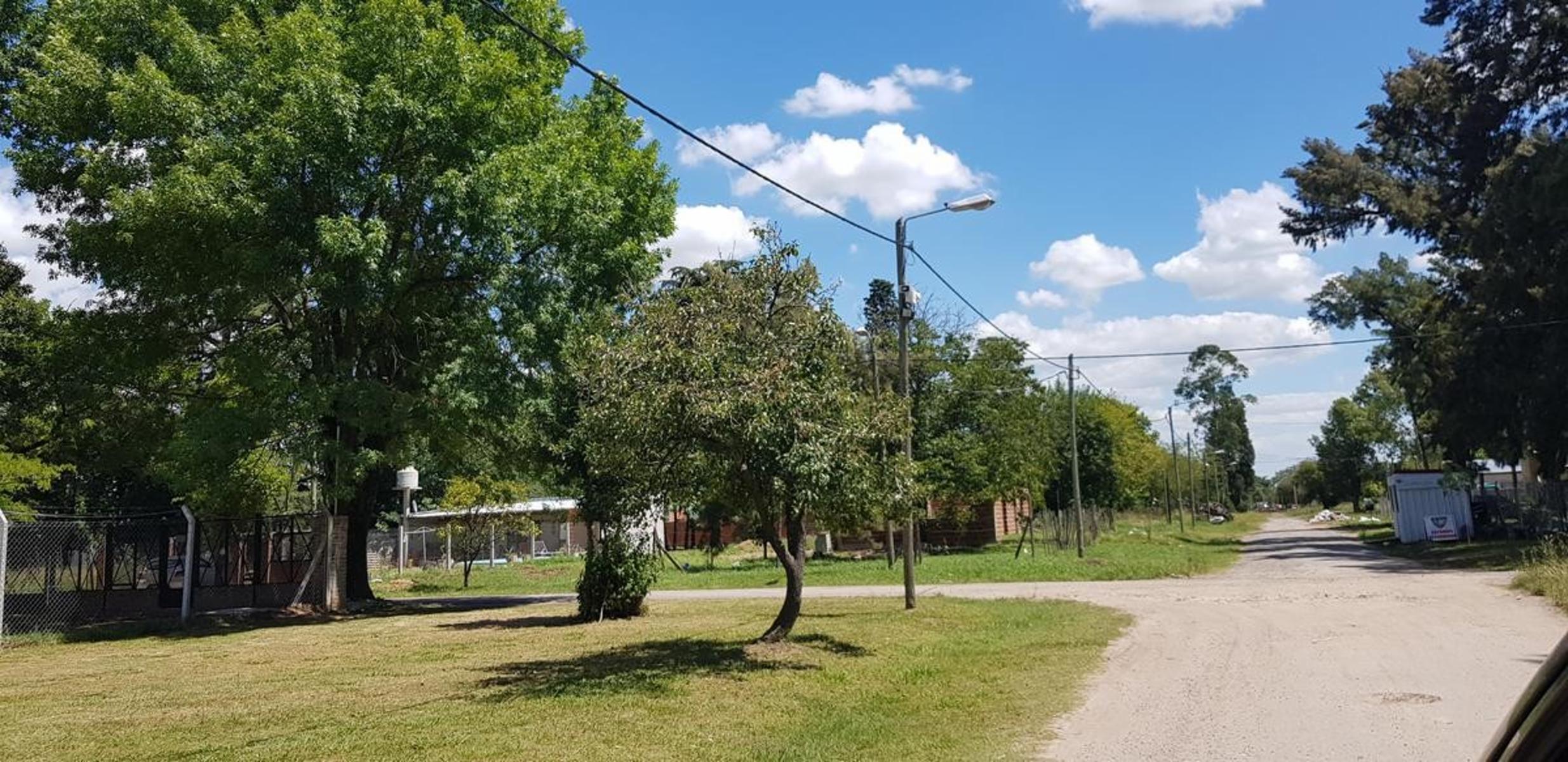 Lote de 392m2 en B° Parque LA ARBOLEDA de Longchamps.