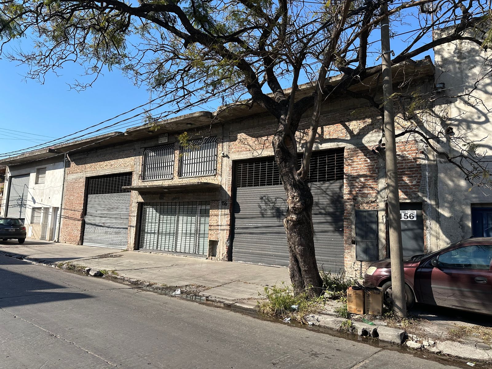 En Venta Galpón de 1200 M2 con Local, La Tablada
