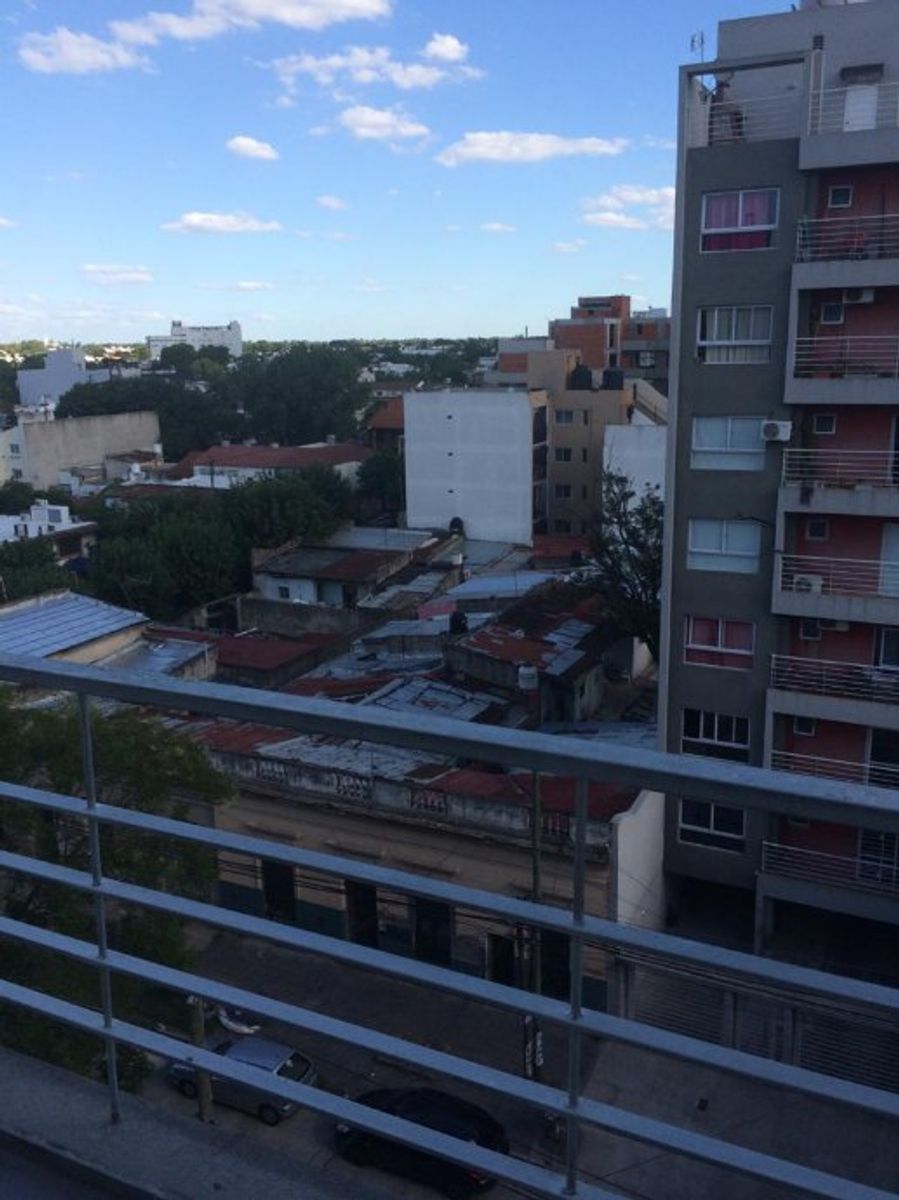 DEPARTAMENTO DE 2 AMBIENTES EN VENTA - MORON CENTRO