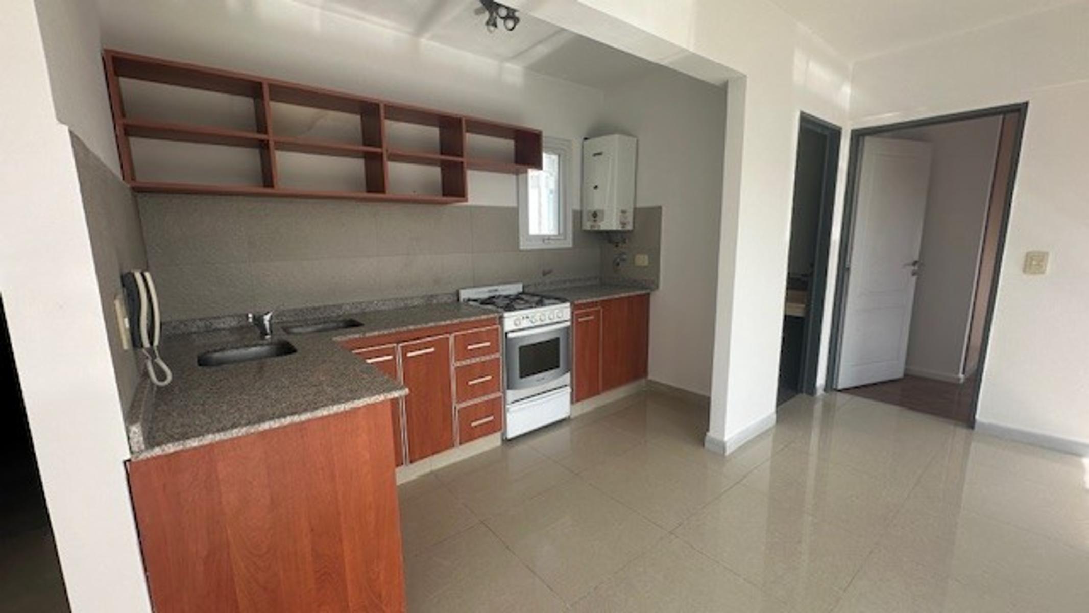 PIERES 300 · Liniers — foto 4