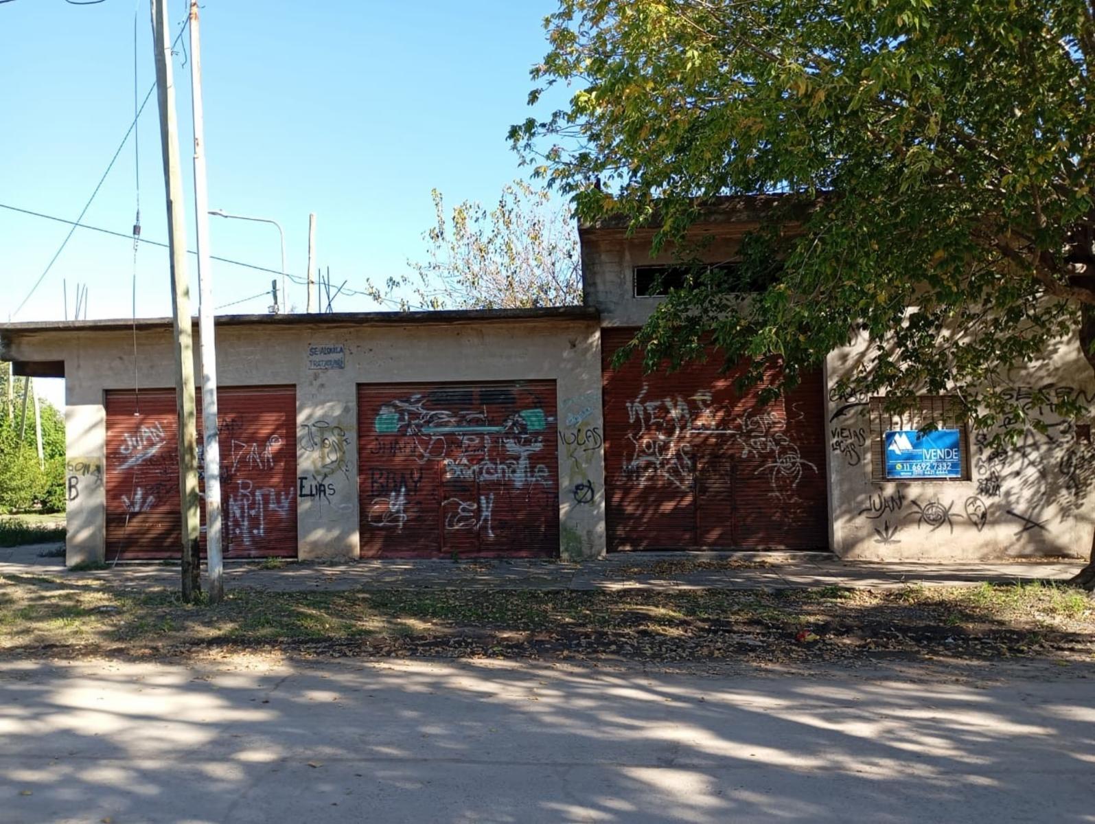 3 Locales, todo en losa en Merlo Gómez