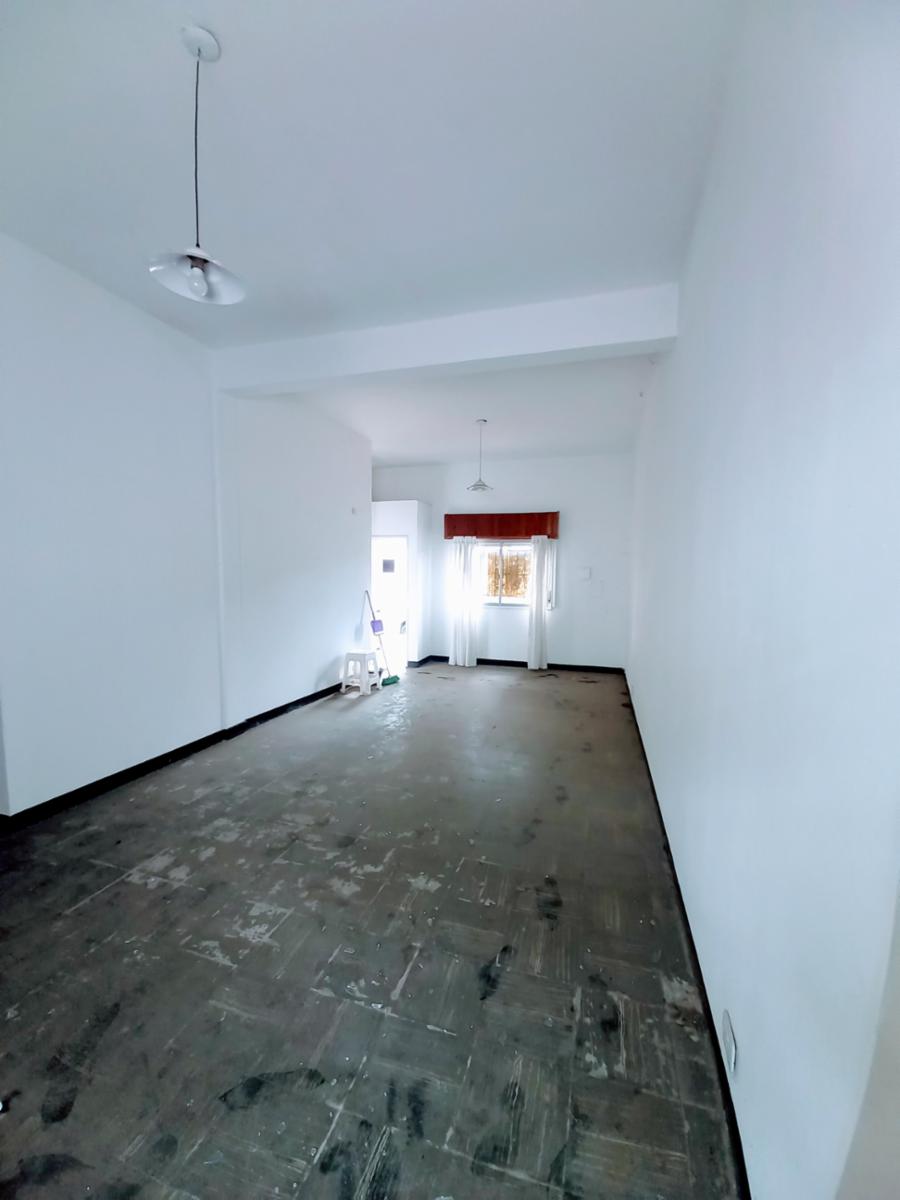 Casa en venta, permuta, financia, toma vehículo, Moreno Centro