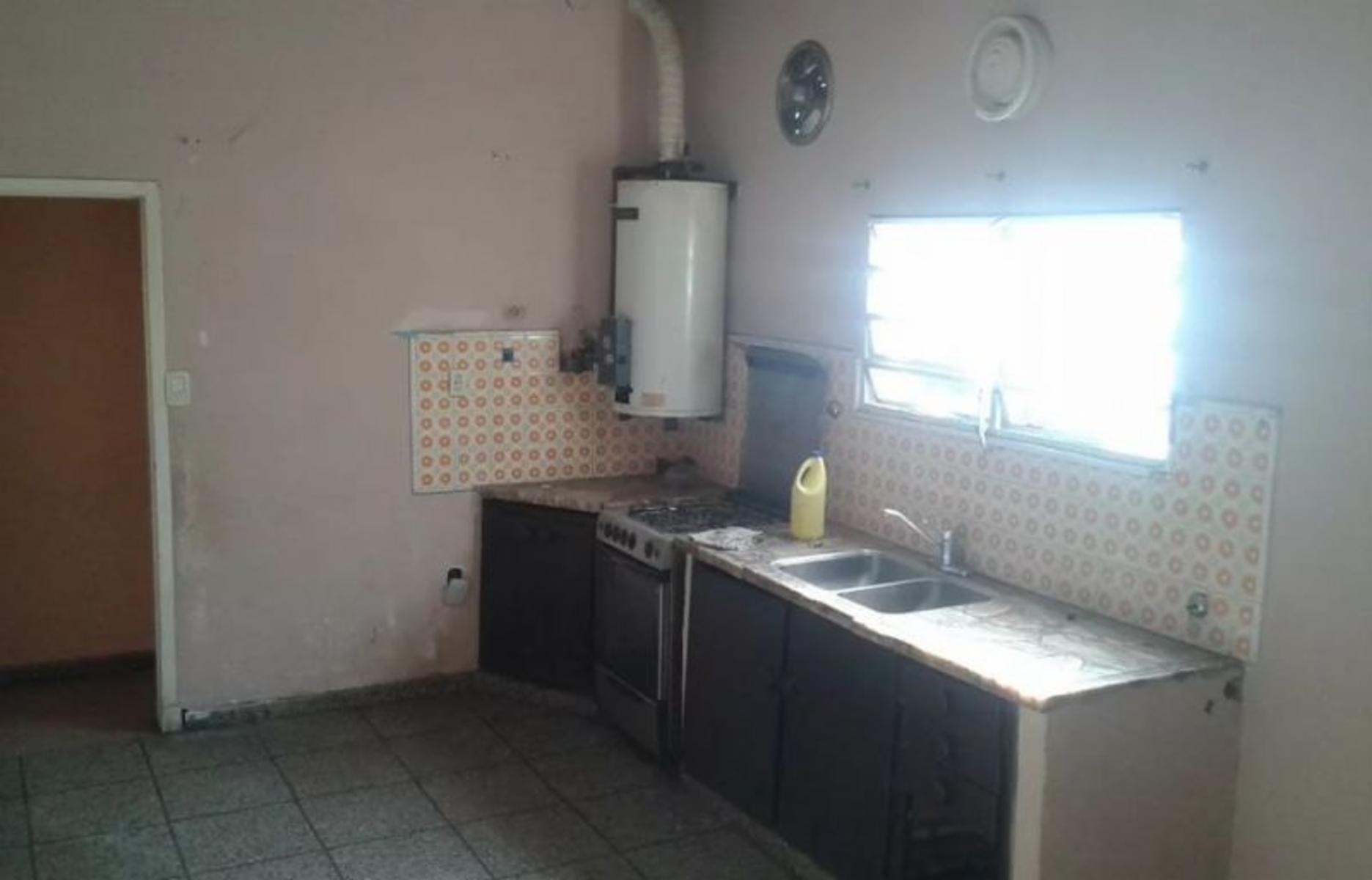 Amenedo 3300 · Almirante Brown — foto 7