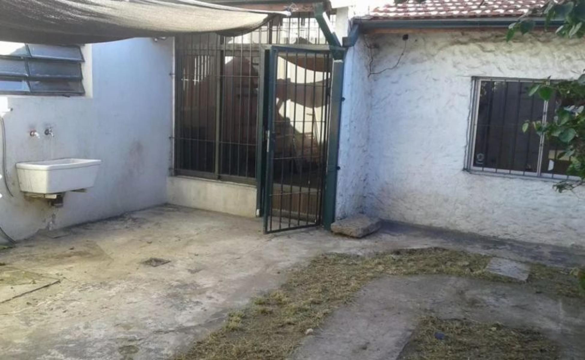 Amenedo 3300 · Almirante Brown — foto 8