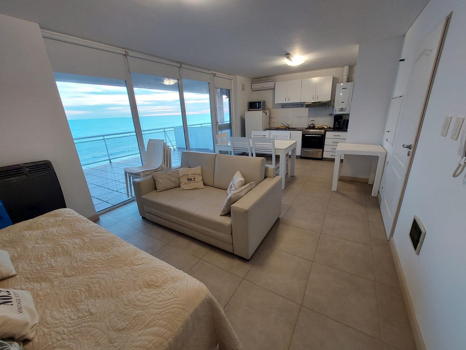 HERMOSO DEPARTAMENTO FRENTE AL MAR CON EXCELENTE UBICACION
